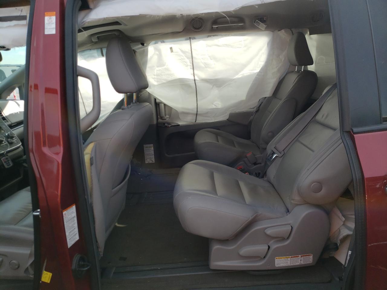 Photo 6 from auction – 2018 TOYOTA SIENNA XLE with VIN 5TDYZ3DC4JS953467