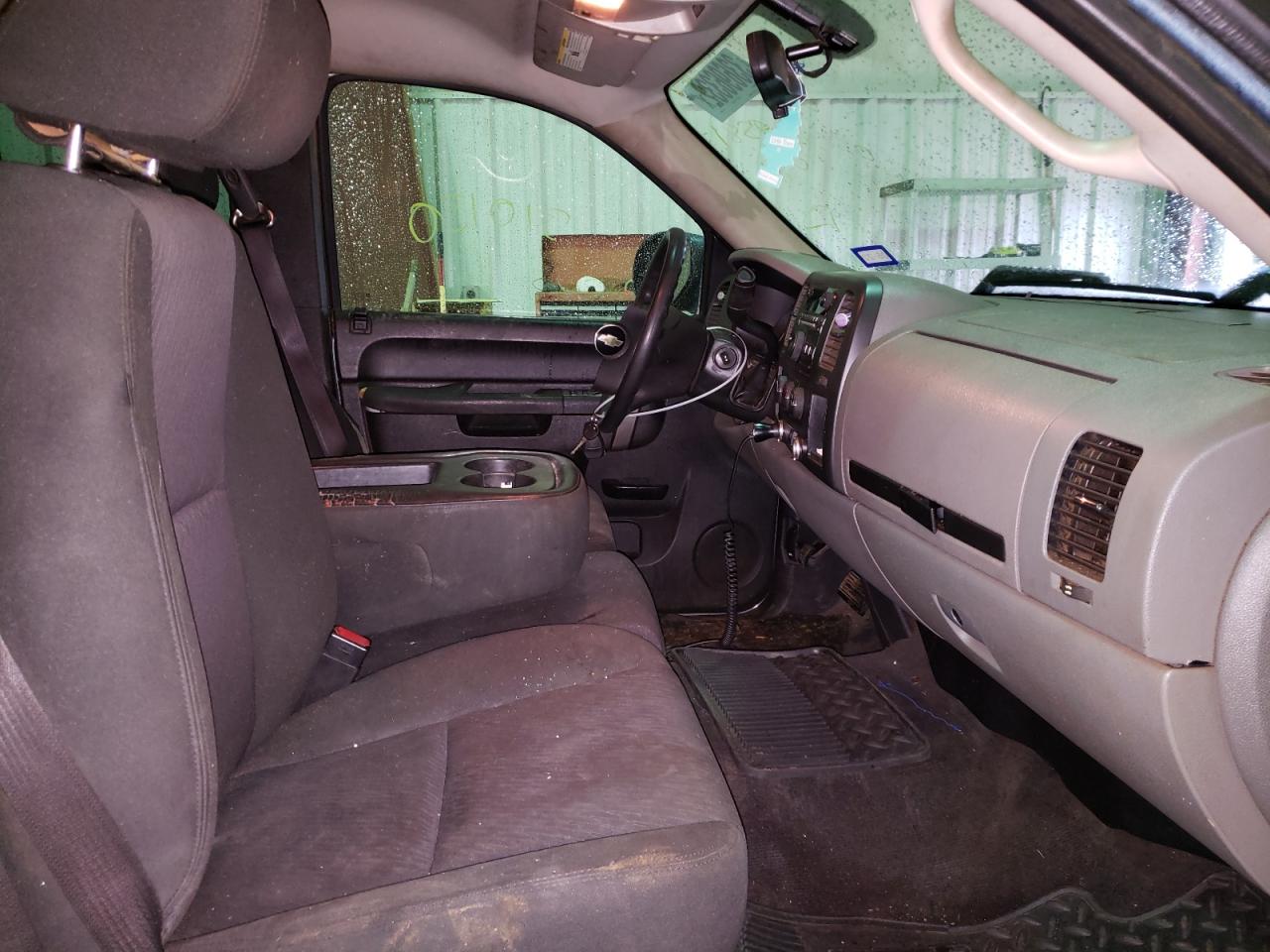 Photo 5 from auction – 2011 CHEVROLET SILVERADO with VIN 1GCRCREA0BZ369881