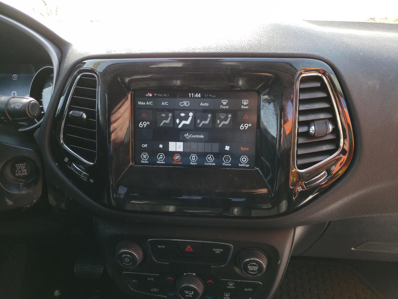 Photo 9 from auction – 2019 JEEP COMPASS LA with VIN 3C4NJDBB5KT741274