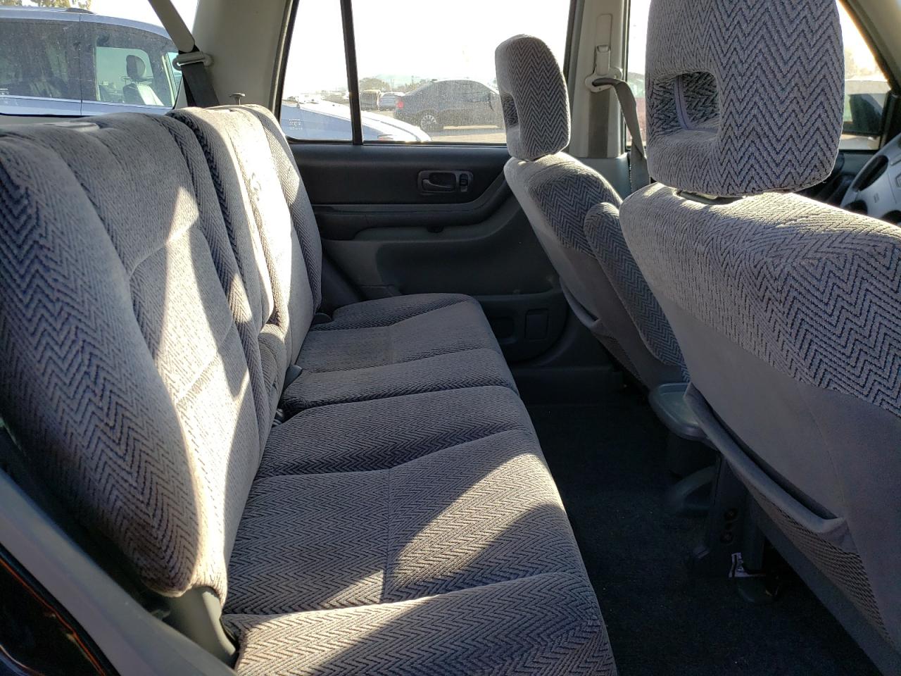 Photo 6 from auction – 1998 HONDA CR-V EX with VIN JHLRD1869WC104538