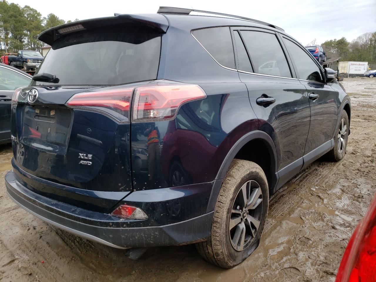 Photo 4 from auction – 2017 TOYOTA RAV4 XLE with VIN JTMRFREV8HJ130676