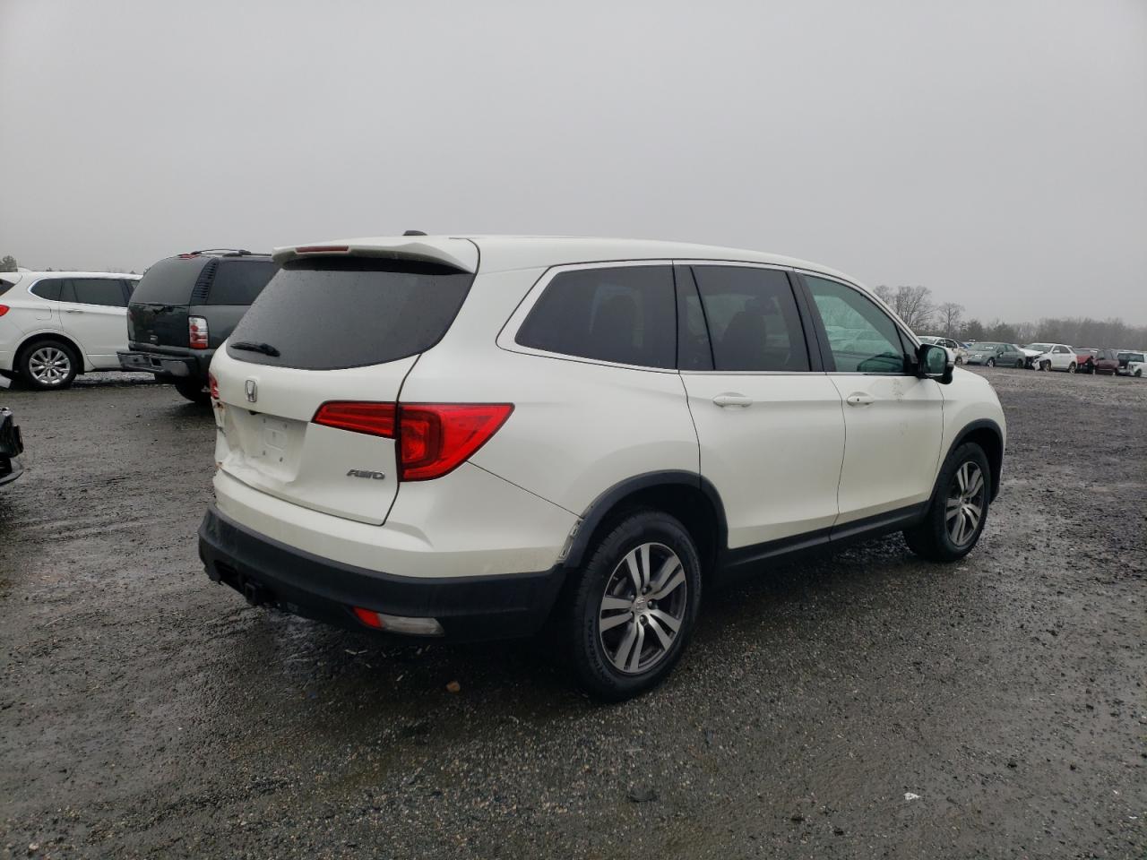 Photo 4 from auction – 2016 HONDA PILOT EXL with VIN 5FNYF6H52GB112654