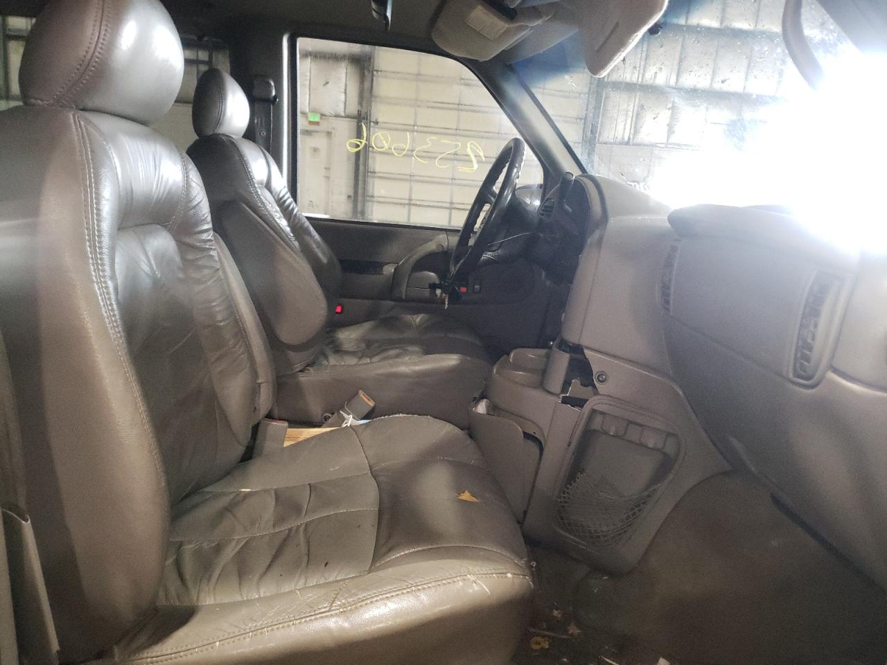 Photo 5 from auction – 2002 CHEVROLET ASTRO with VIN 1GNEL19X22B138804