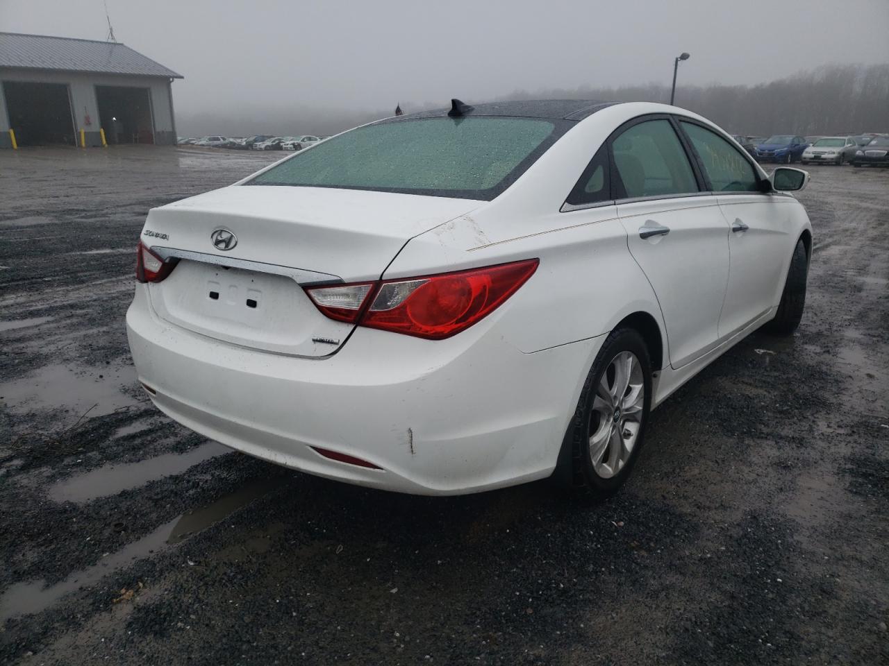 Photo 4 from auction – 2013 HYUNDAI SONATA SE with VIN 5NPEC4AC9DH609657