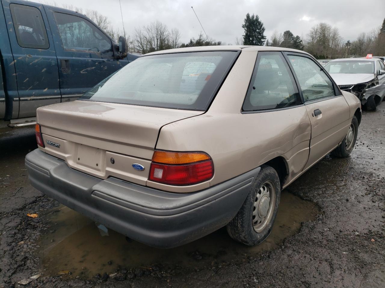 Photo 4 from auction – 1993 FORD ESCORT with VIN 1FAPP10J4PW226645