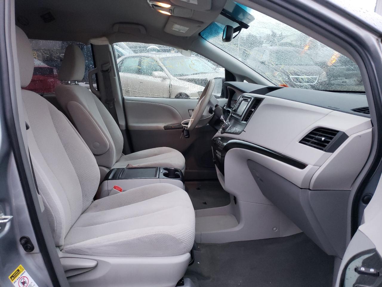 Photo 5 from auction – 2014 TOYOTA SIENNA LE with VIN 5TDKK3DC7ES448152