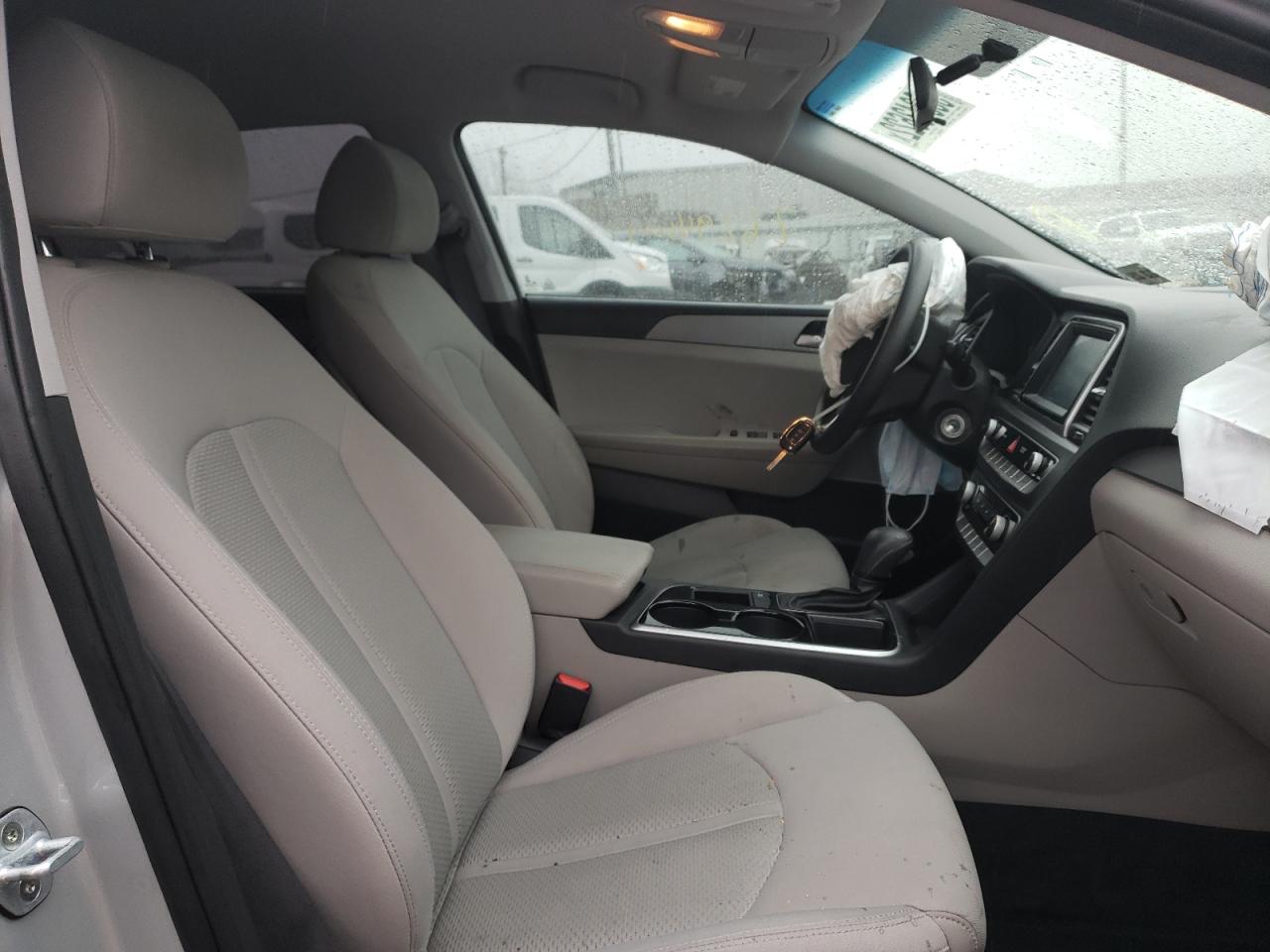 Photo 5 from auction – 2019 HYUNDAI SONATA SE with VIN 5NPE24AF1KH798055