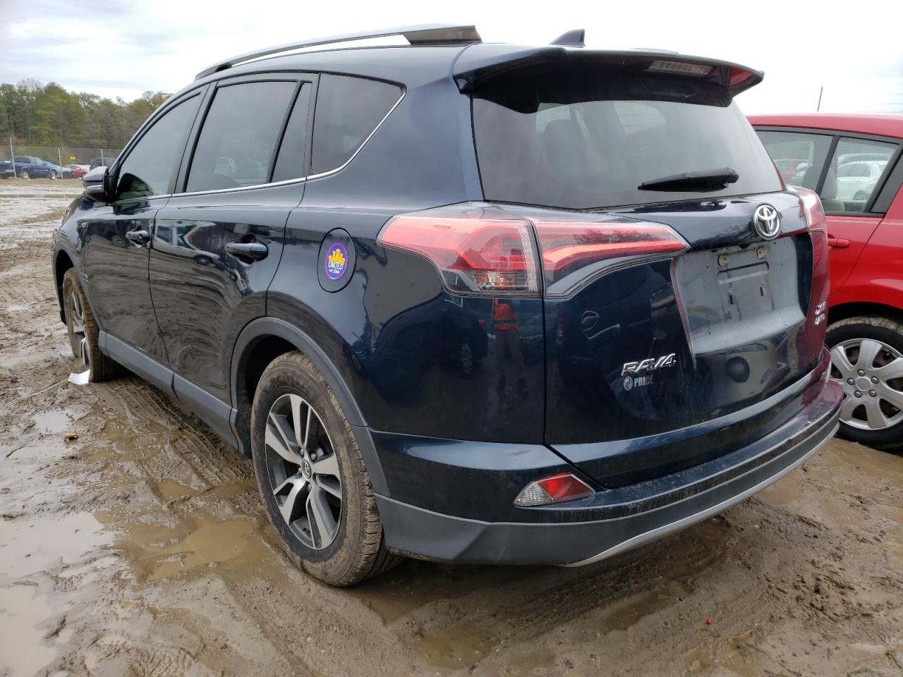 Photo 3 from auction – 2017 TOYOTA RAV4 XLE with VIN JTMRFREV8HJ130676