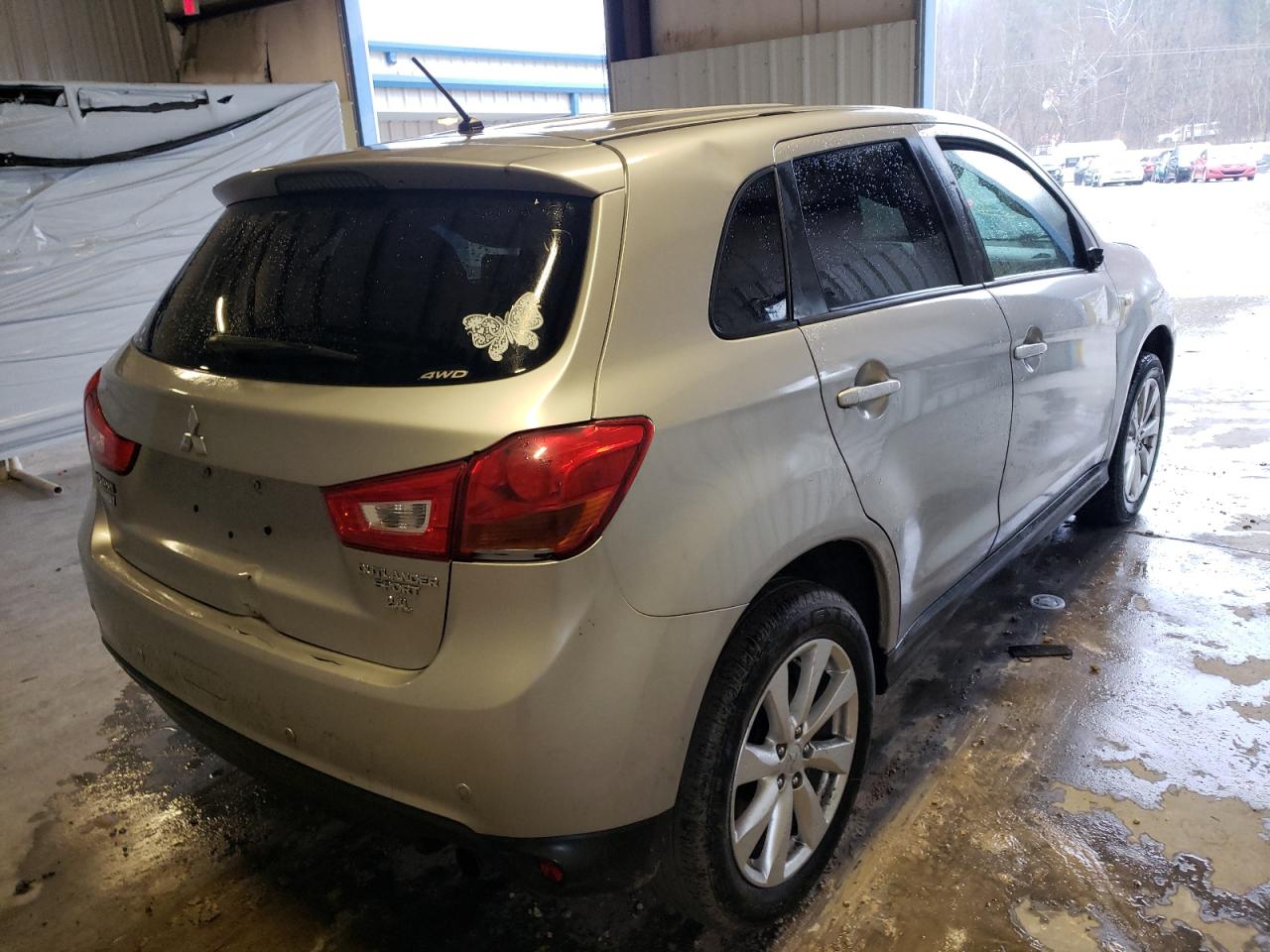 Photo 4 from auction – 2015 MITSUBISHI OUTLANDER with VIN 4A4AR3AW0FE043109