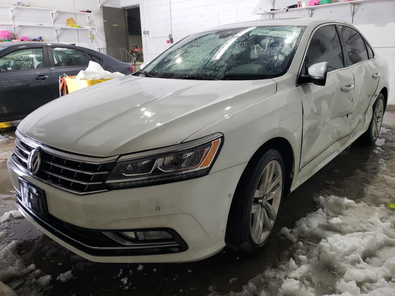 Photo 2 from auction – 2017 VOLKSWAGEN PASSAT SEL with VIN 1VWCT7A33HC078639
