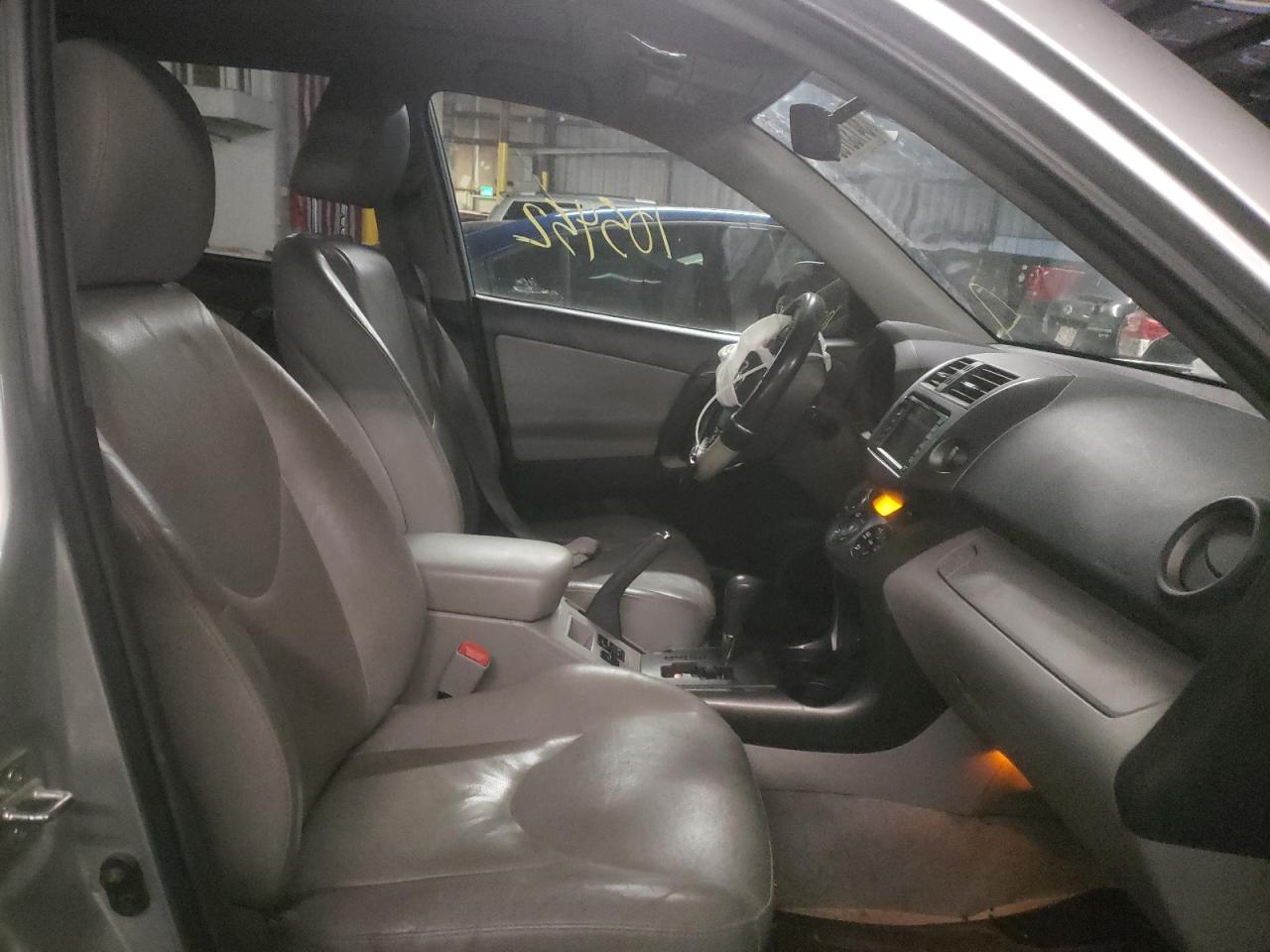 Photo 5 from auction – 2011 TOYOTA RAV4 LIMIT with VIN 2T3YK4DV4BW012404