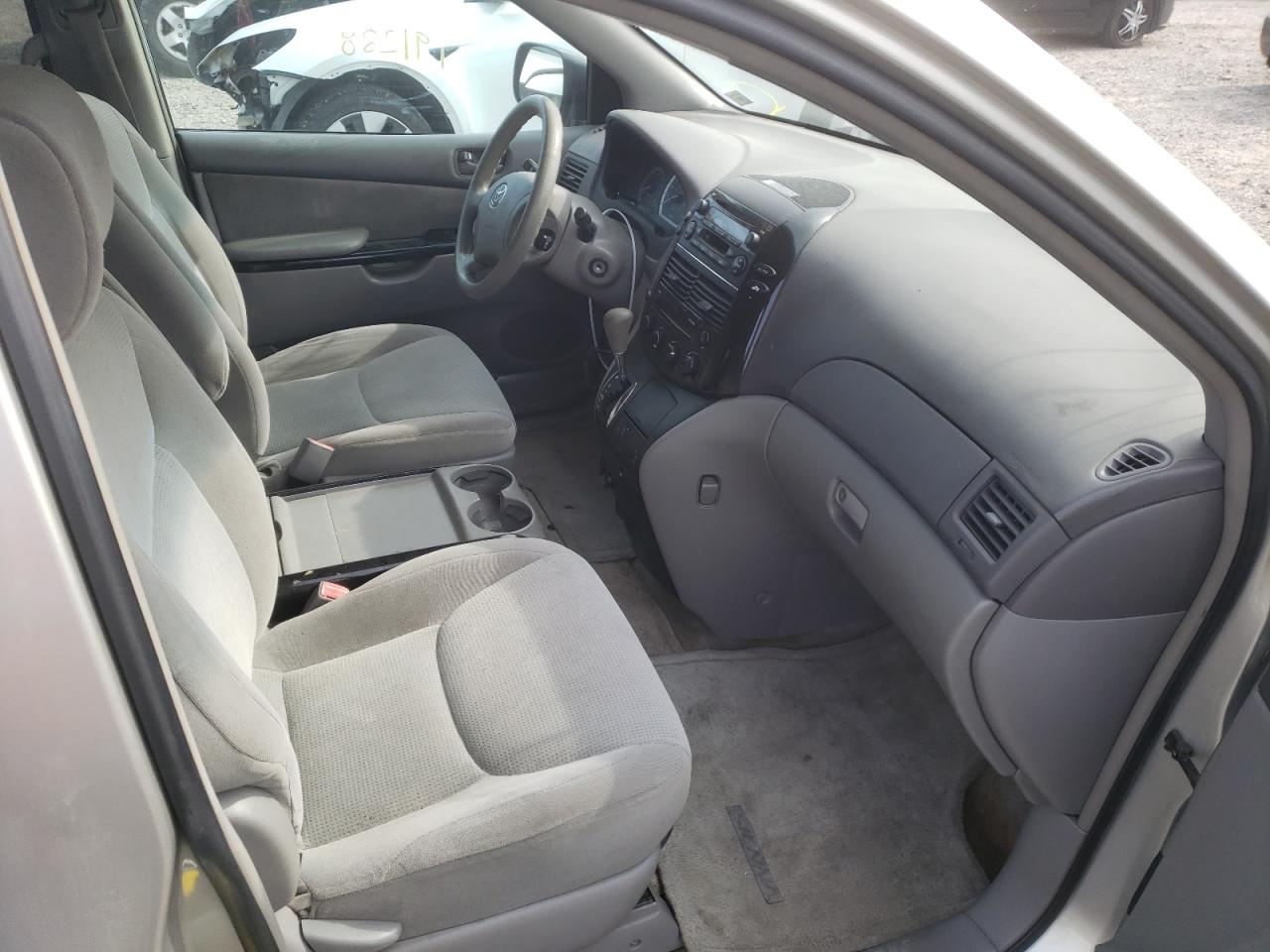Photo 5 from auction – 2005 TOYOTA SIENNA CE with VIN 5TDZA23C35S249743