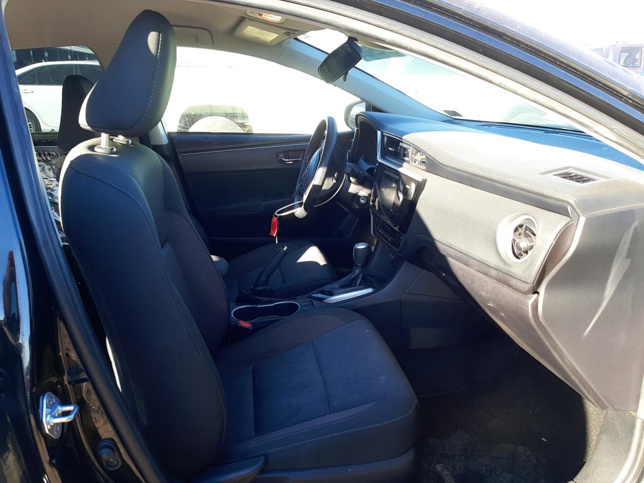Photo 5 from auction – 2017 TOYOTA COROLLA L with VIN 2T1BURHE3HC902922