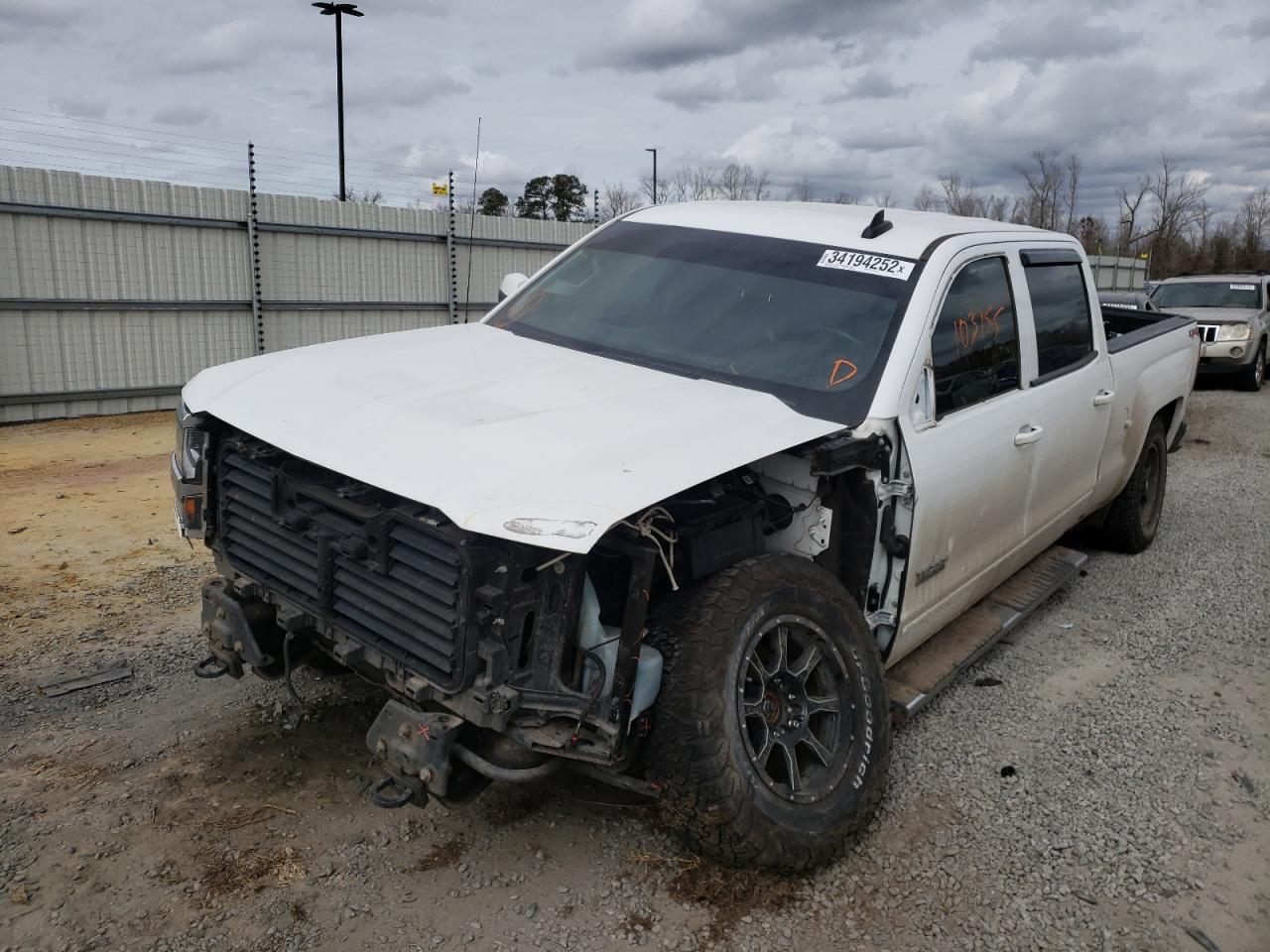 Photo 2 from auction – 2018 CHEVROLET SILVERADO with VIN 3GCUKREC3JG555217