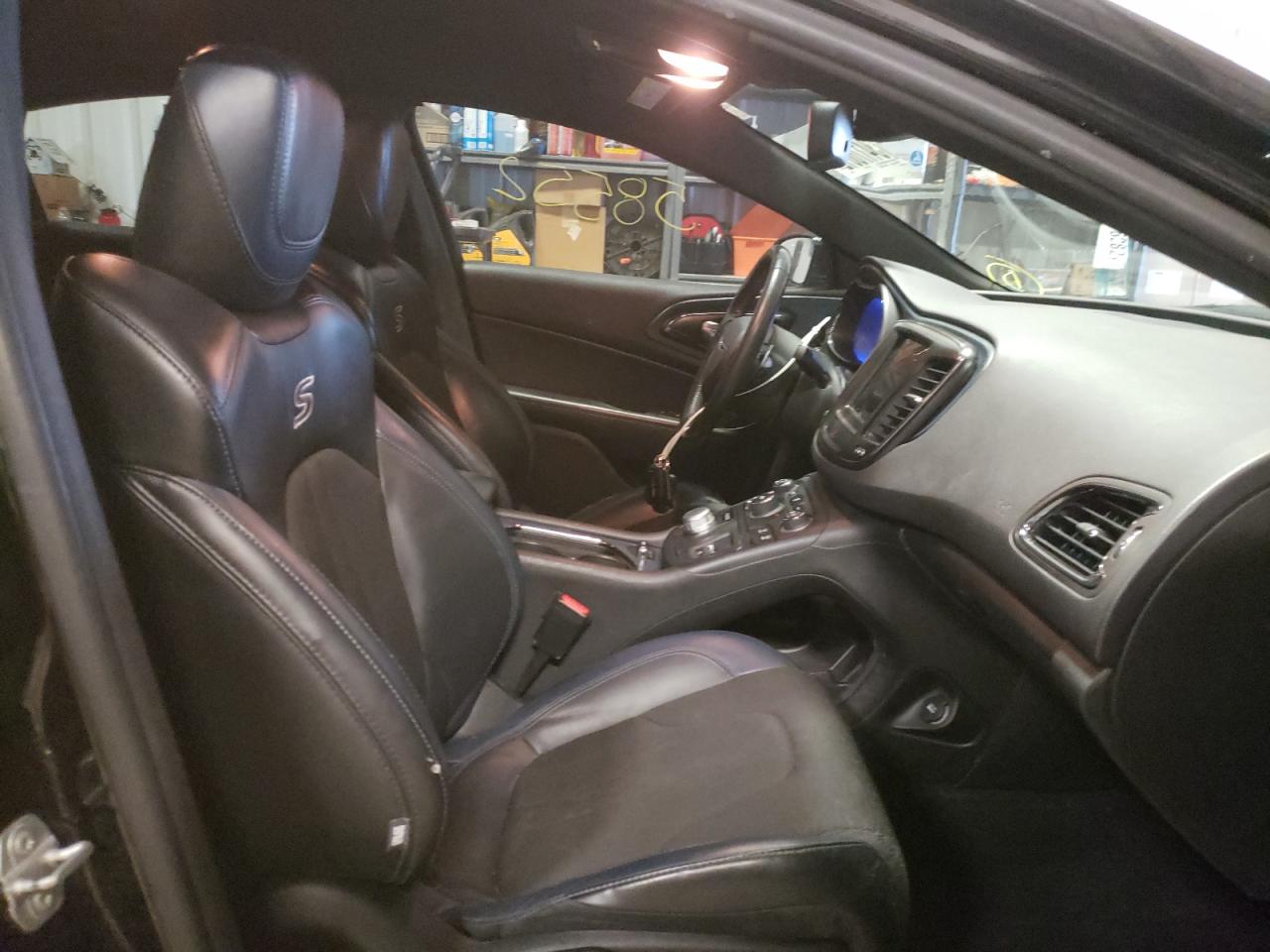 Photo 5 from auction – 2016 CHRYSLER 200 S with VIN 1C3CCCBB3GN181844