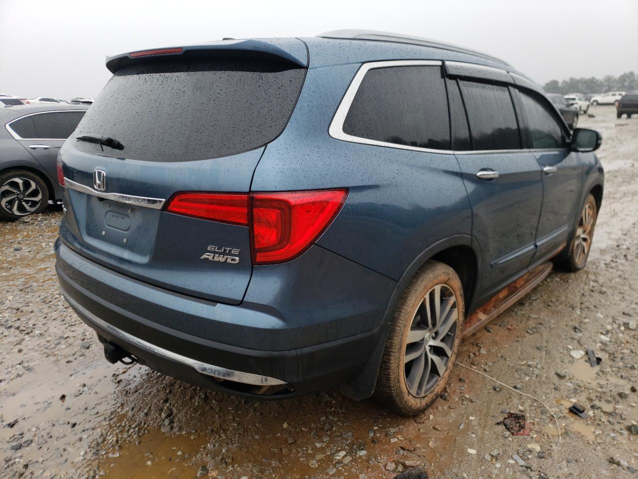 Photo 4 from auction – 2016 HONDA PILOT ELIT with VIN 5FNYF6H09GB115572