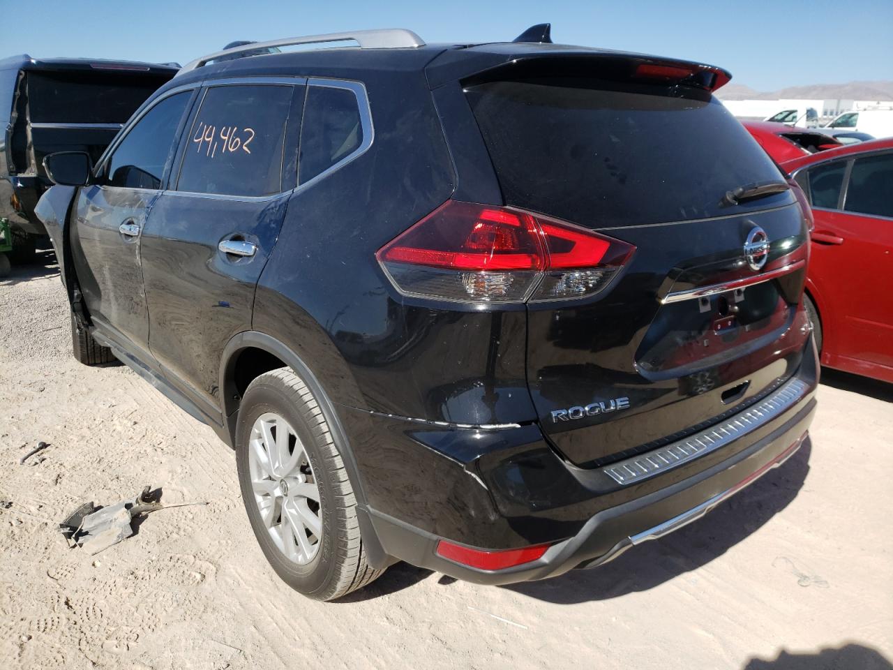 Photo 3 from auction – 2018 NISSAN ROGUE with VIN KNMAT2MT0JP526438