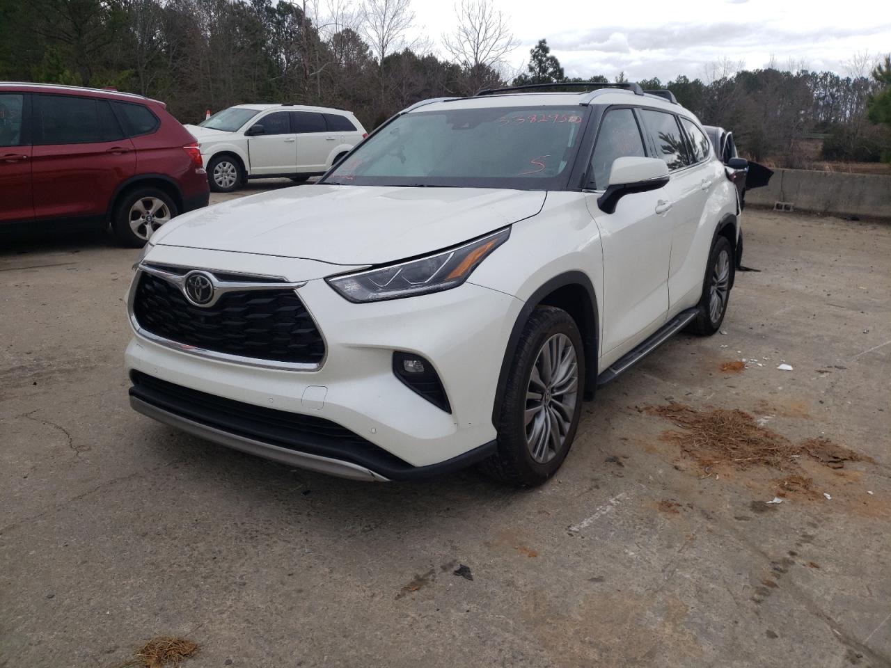 Photo 2 from auction – 2021 TOYOTA HIGHLANDER with VIN 5TDFZRAH8MS074021