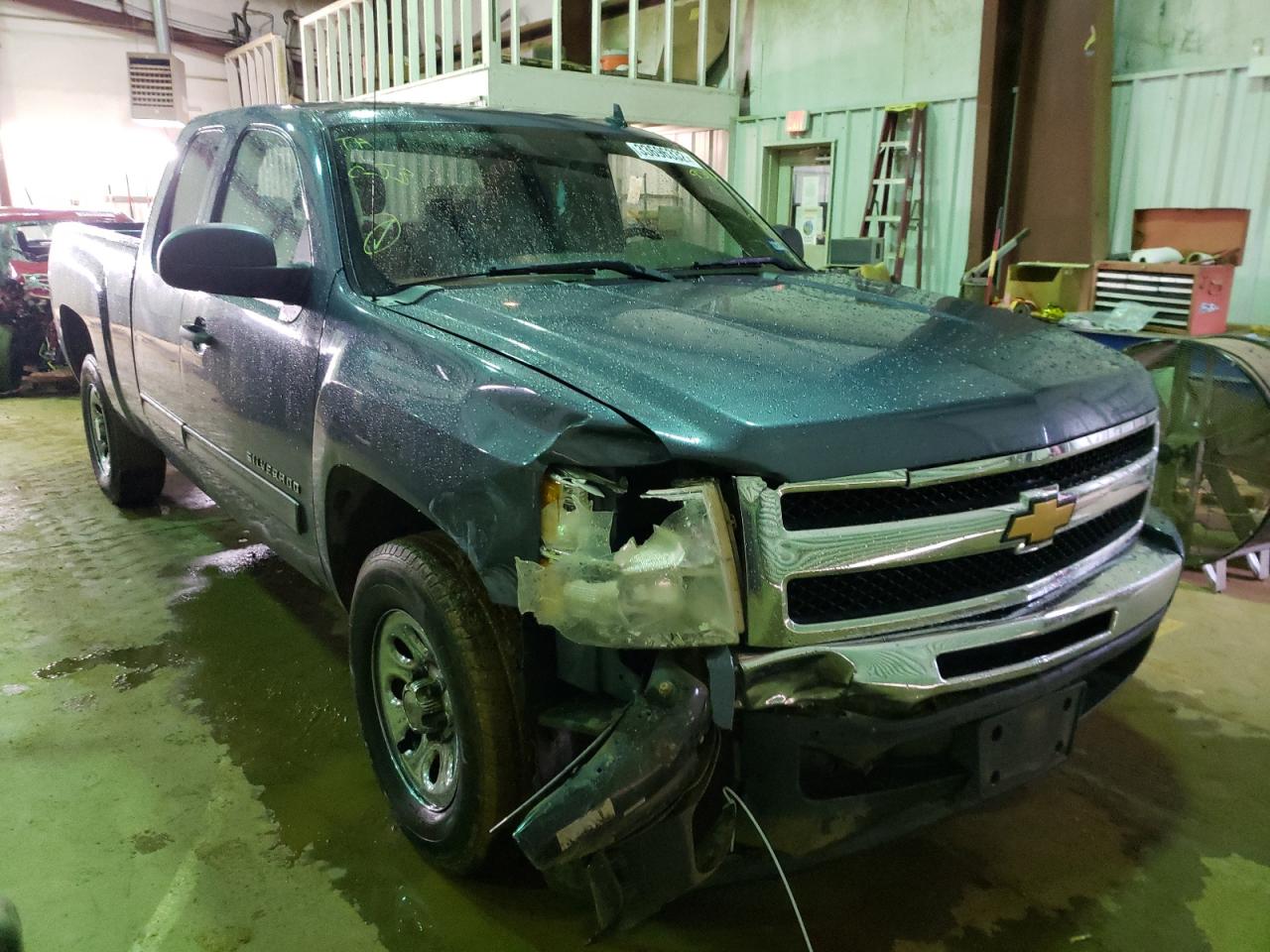 CHEVROLET SILVERADO 2011 with VIN 1GCRCREA0BZ369881 - Photo from auction
