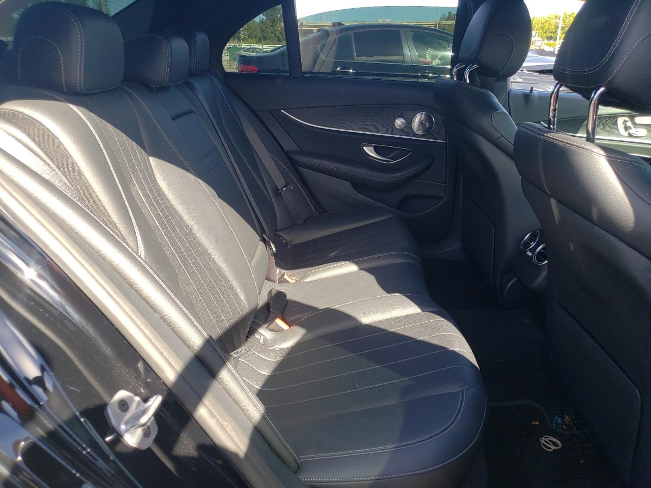 Photo 6 from auction – 2019 MERCEDES-BENZ E 300 with VIN WDDZF4JB9KA567341