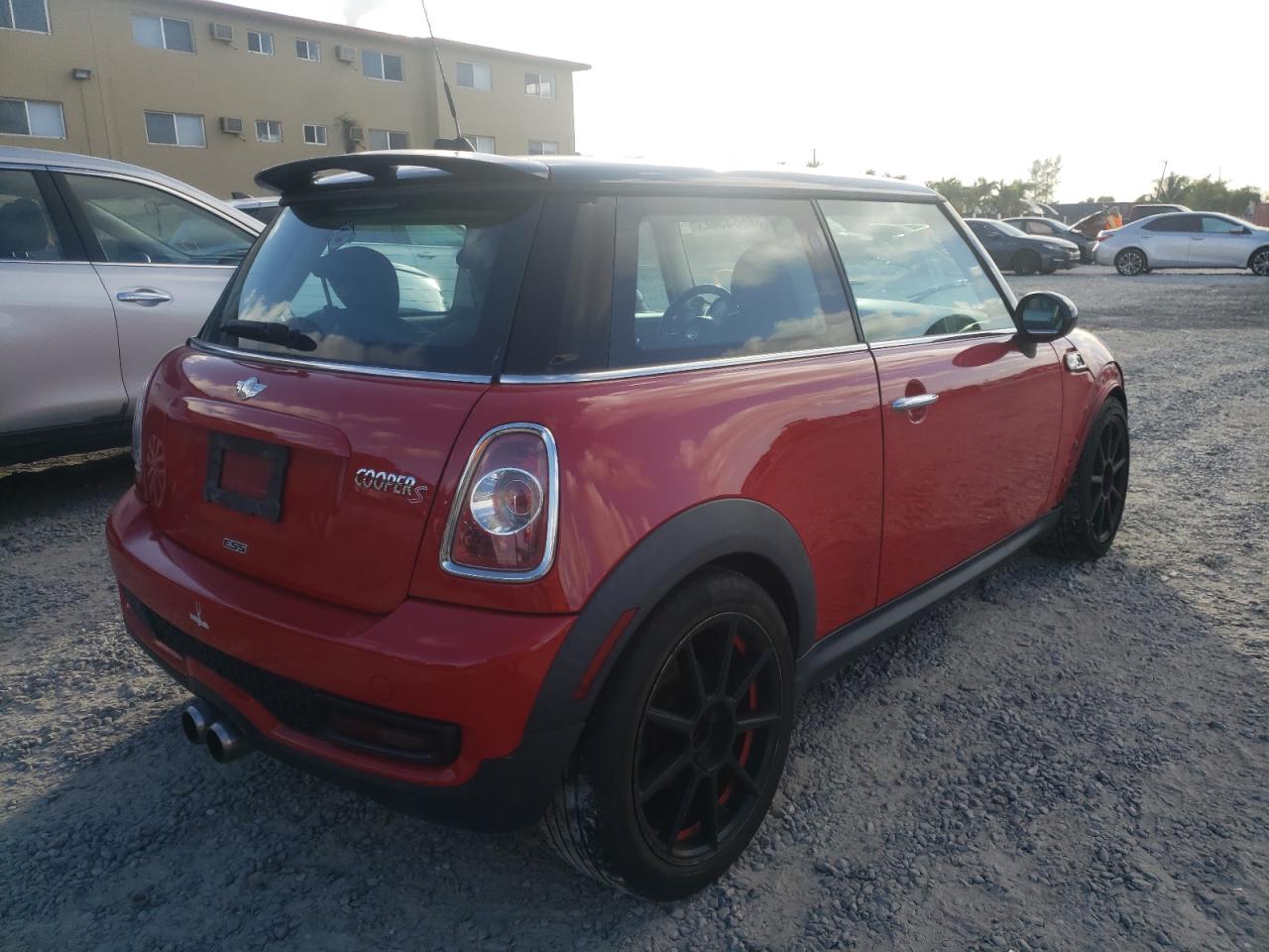 Photo 4 from auction – 2011 MINI COOPER S with VIN WMWSV3C58BTY24586