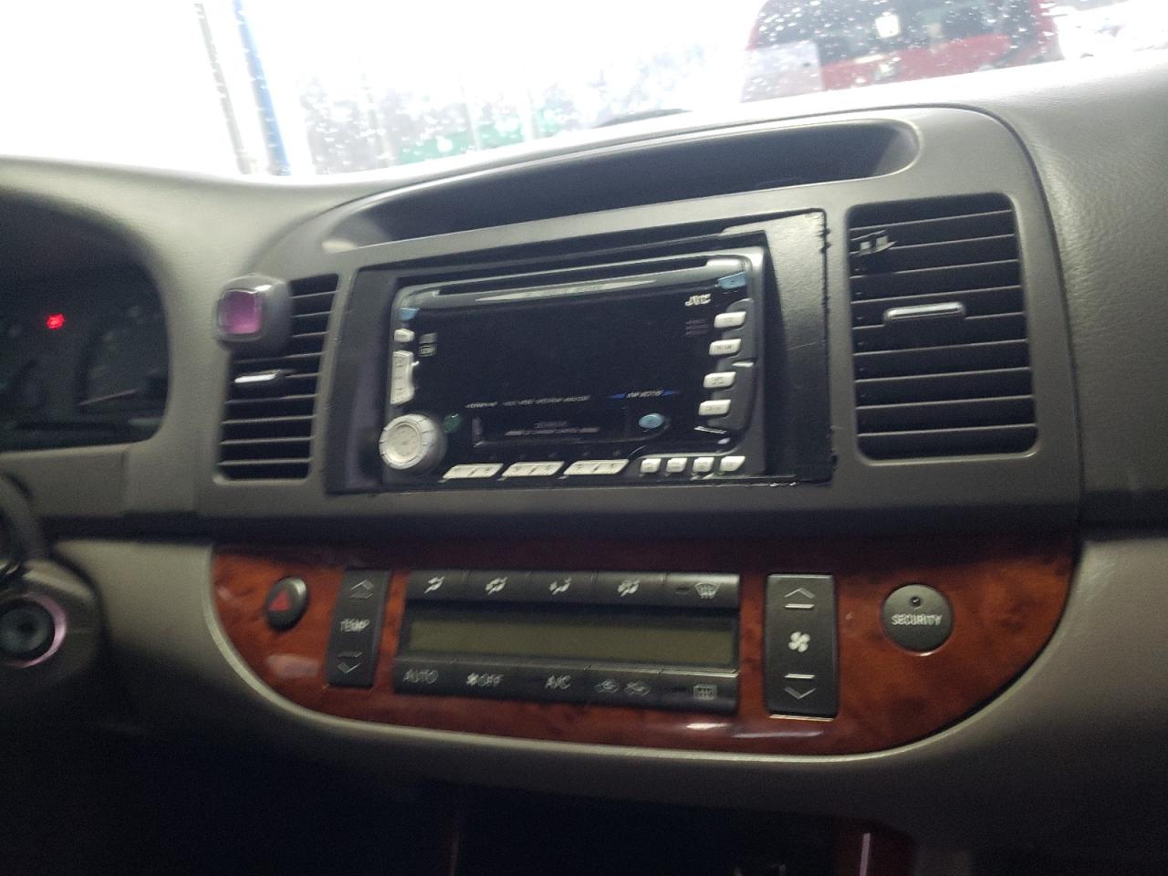Photo 9 from auction – 2004 TOYOTA CAMRY LE with VIN 4T1BE30K54U296124