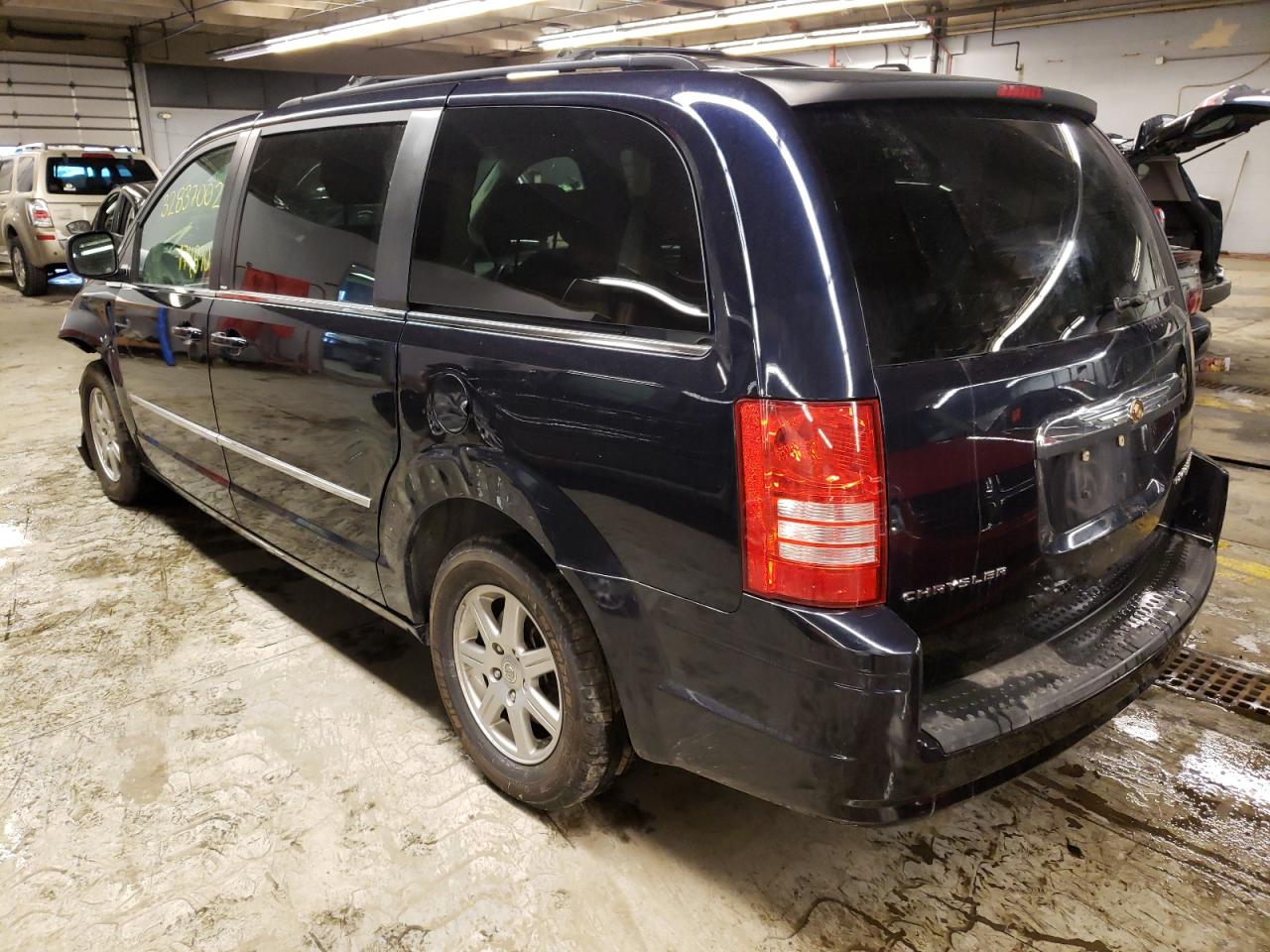 Photo 3 from auction – 2010 CHRYSLER TOWN & COU with VIN 2A4RR5D1XAR141057