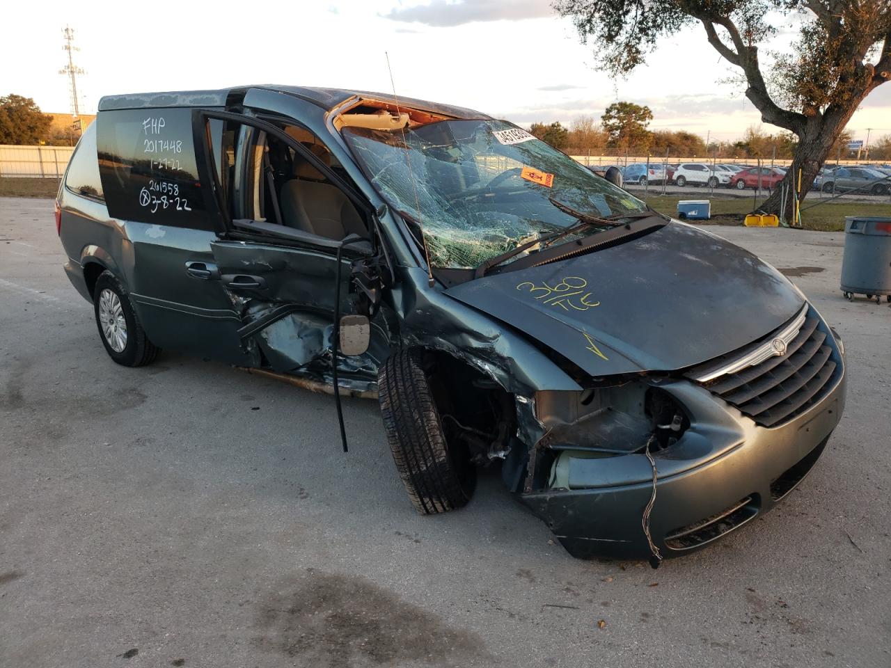CHRYSLER TOWN & COU 2007 with VIN 2A4GP44RX7R261558 - Photo from auction