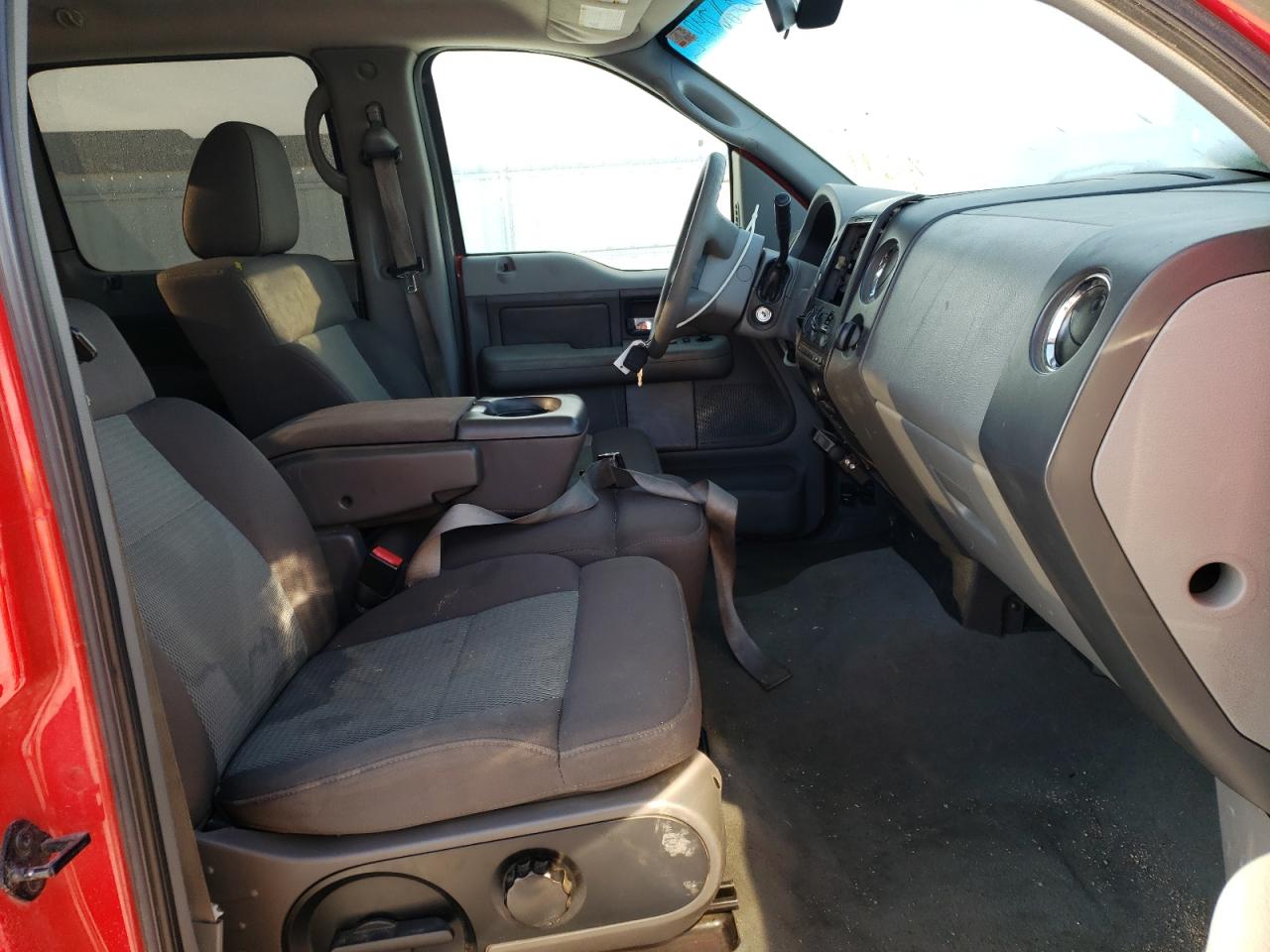 Photo 5 from auction – 2004 FORD F150 SUPER with VIN 1FTPW12564FA23460