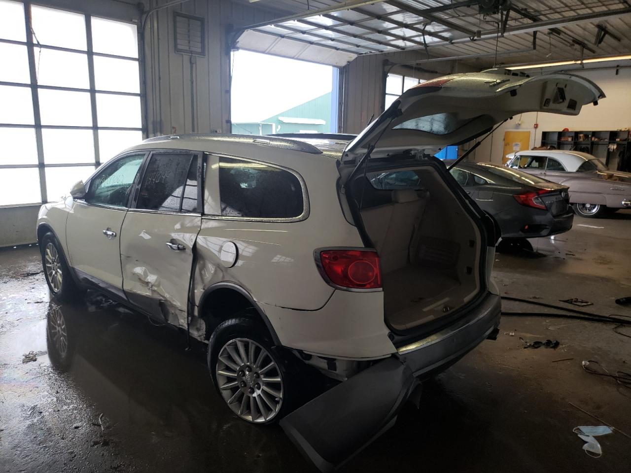Photo 3 from auction – 2011 BUICK ENCLAVE CX with VIN 5GAKVBEDXBJ417075