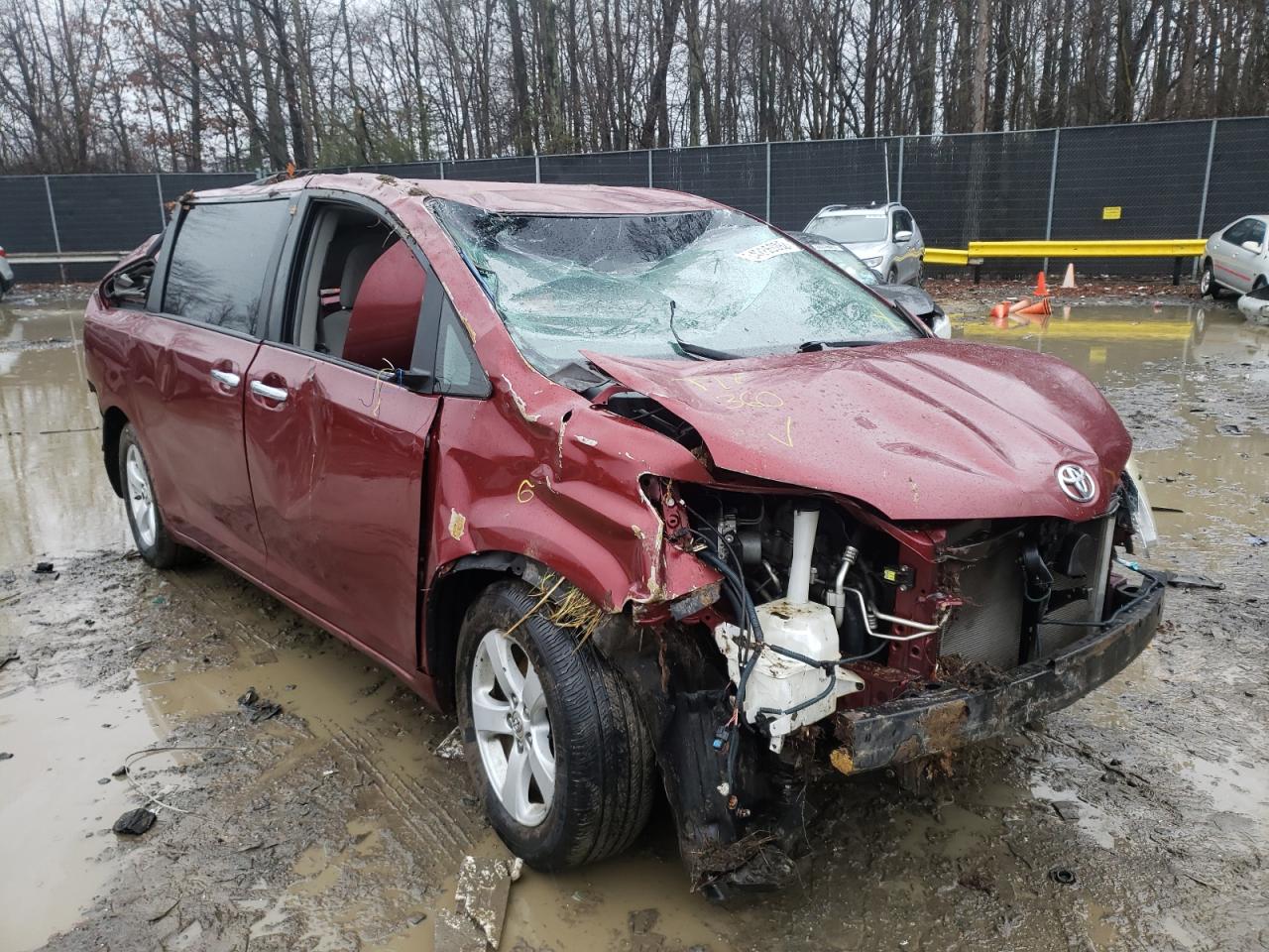 TOYOTA SIENNA LE 2011 with VIN 5TDKK3DC8BS142430 - Photo from auction