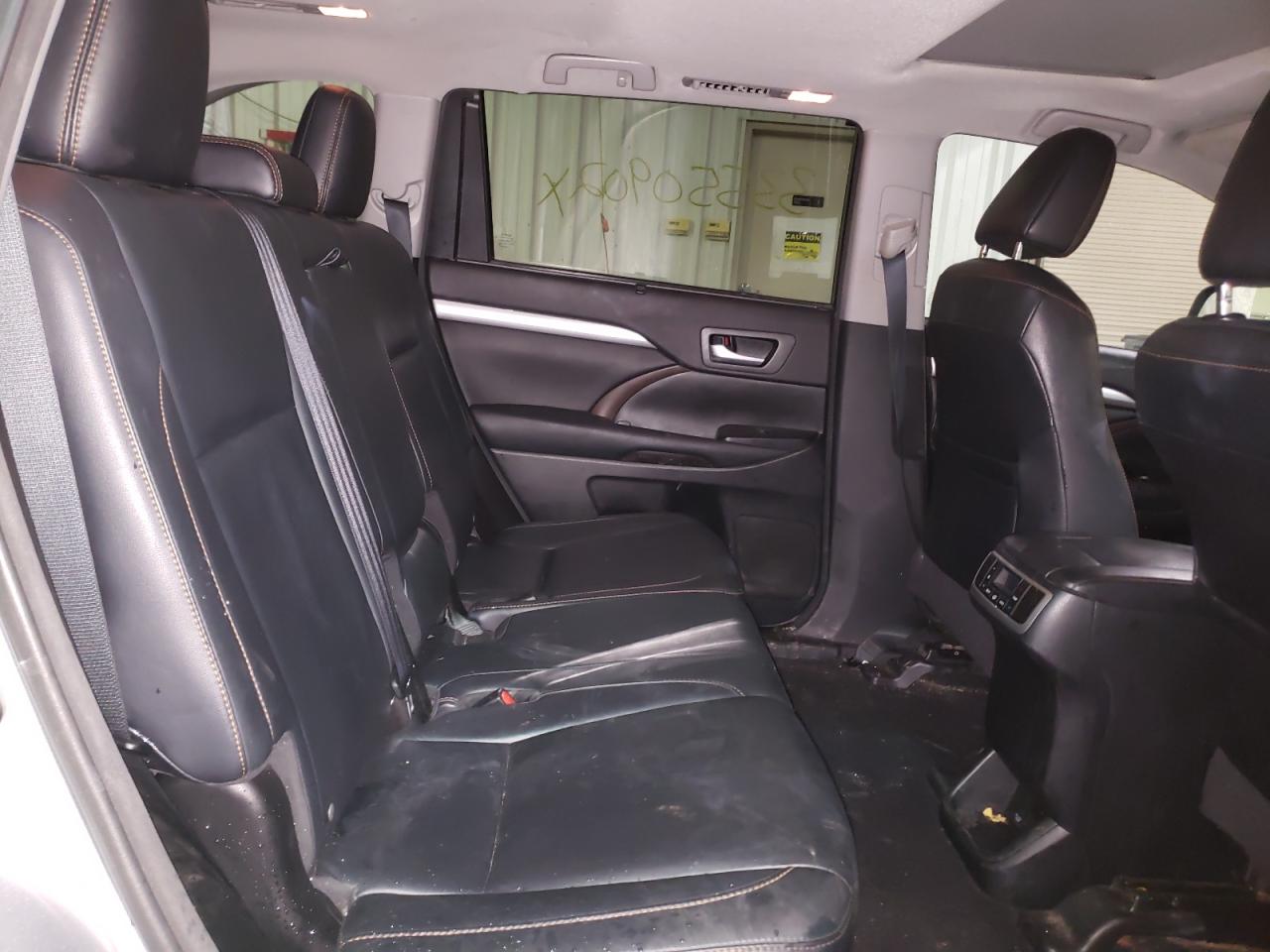 Фото 6 с аукциона – 2016 TOYOTA HIGHLANDER с VIN 5TDJKRFH2GS295495