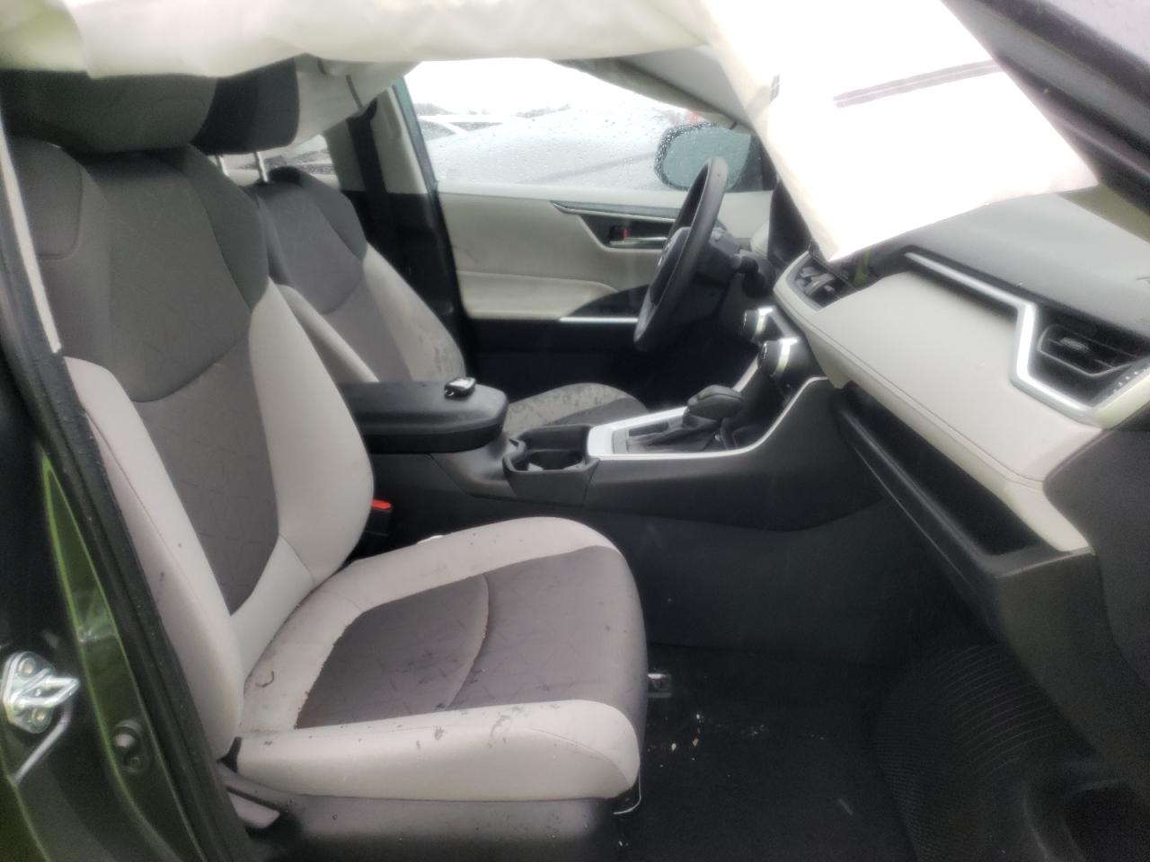 Photo 5 from auction – 2021 TOYOTA RAV4 XLE with VIN 2T3W1RFV1MC140558