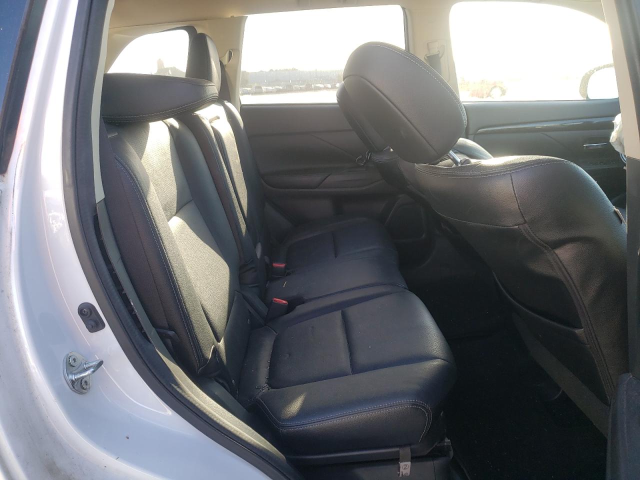 Photo 6 from auction – 2016 MITSUBISHI OUTLANDER with VIN JA4AZ3A3XGZ058279