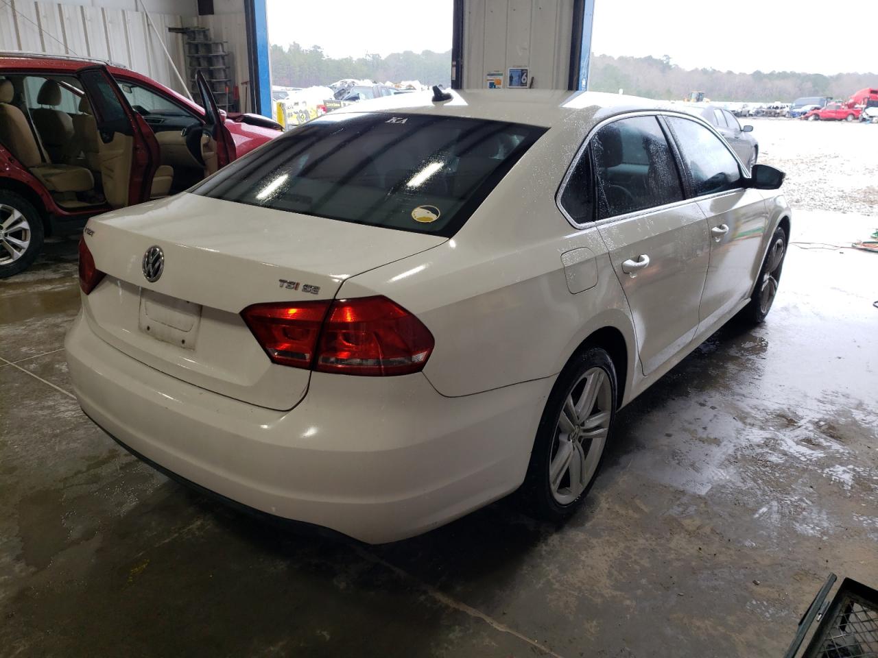 Photo 4 from auction – 2014 VOLKSWAGEN PASSAT SE with VIN 1VWBT7A37EC093880