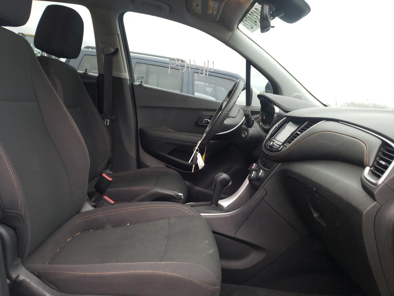 Photo 5 from auction – 2017 CHEVROLET TRAX LS with VIN 3GNCJKSB2HL286458