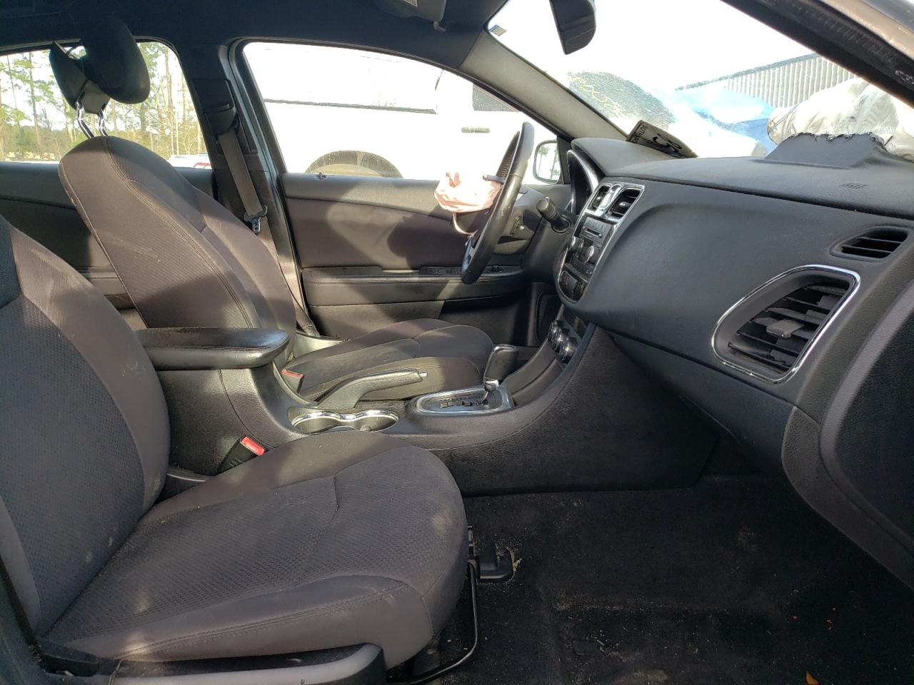 Photo 5 from auction – 2013 CHRYSLER 200 TOURIN with VIN 1C3CCBBB2DN744582