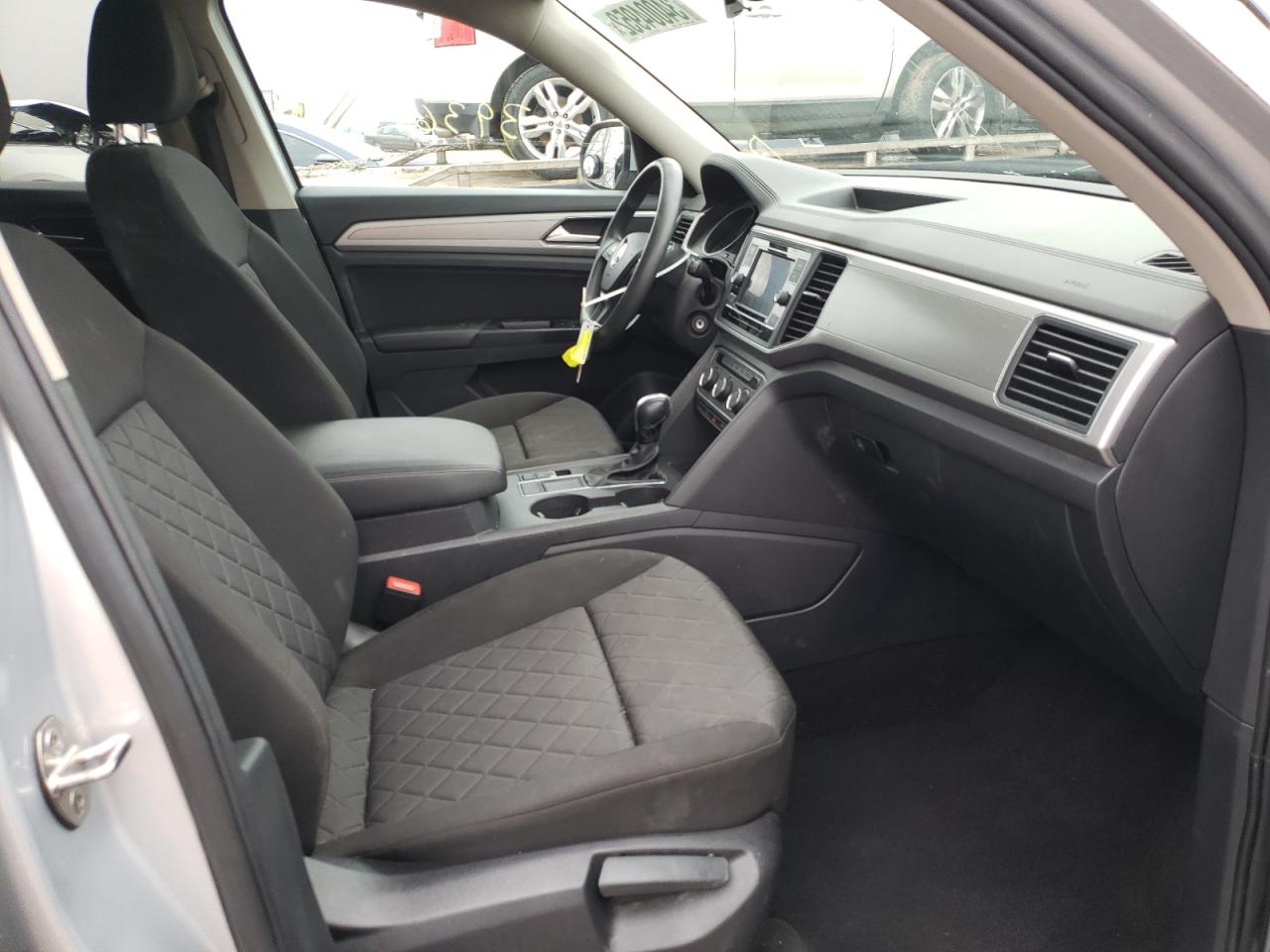 Photo 5 from auction – 2018 VOLKSWAGEN ATLAS S with VIN 1V2AP2CA7JC545918