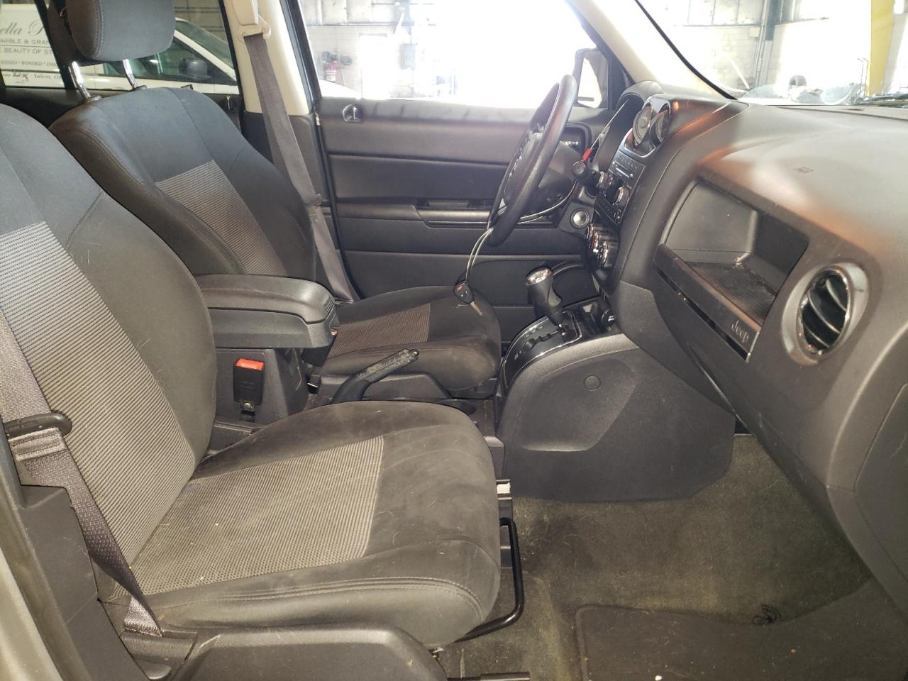 Photo 5 from auction – 2017 JEEP PATRIOT SP with VIN 1C4NJPBA9HD147214