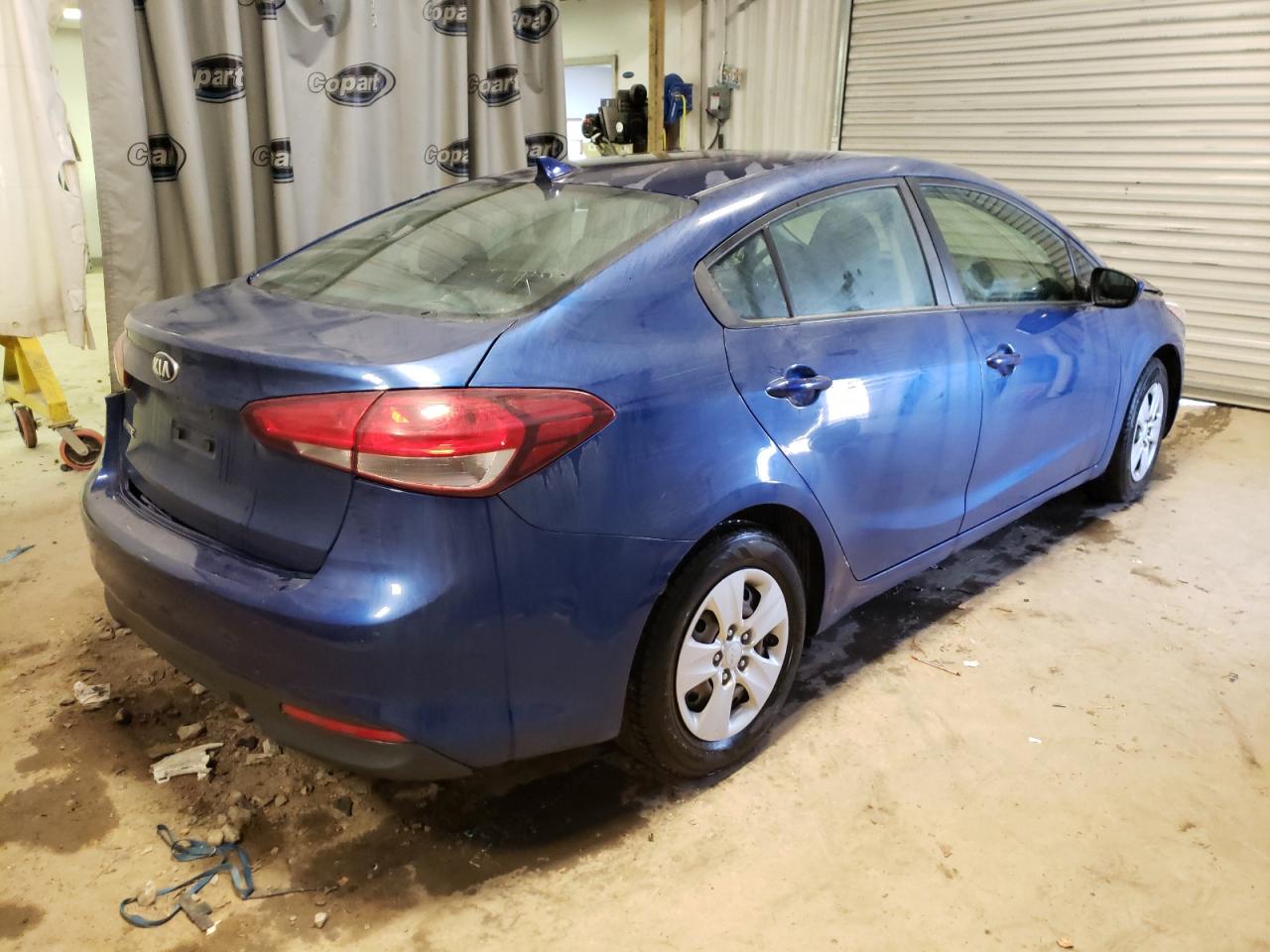 Photo 4 from auction – 2018 KIA FORTE LX with VIN 3KPFK4A74JE258523
