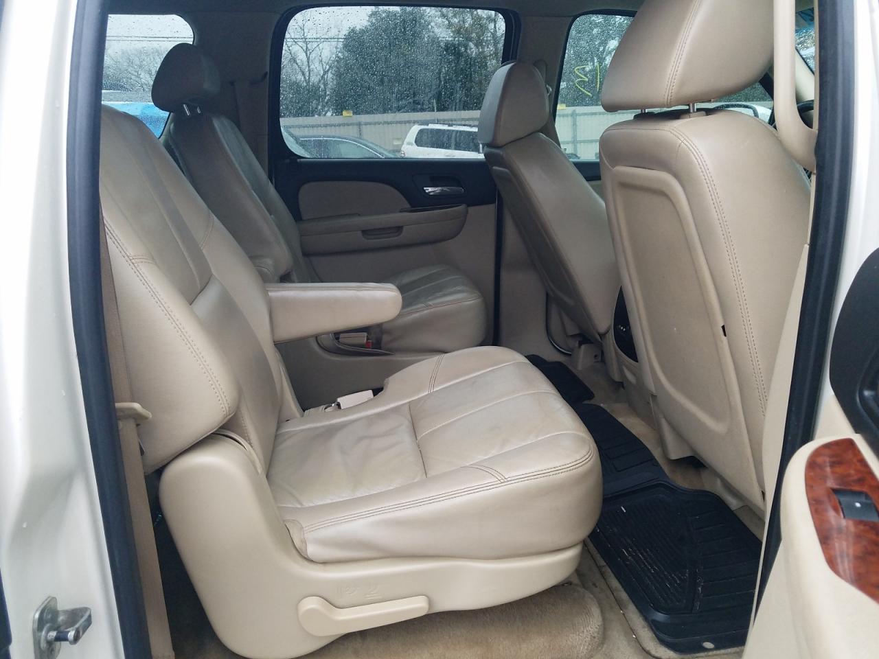 Photo 6 from auction – 2008 CHEVROLET SUBURBAN C with VIN 1GNFC16018R203587