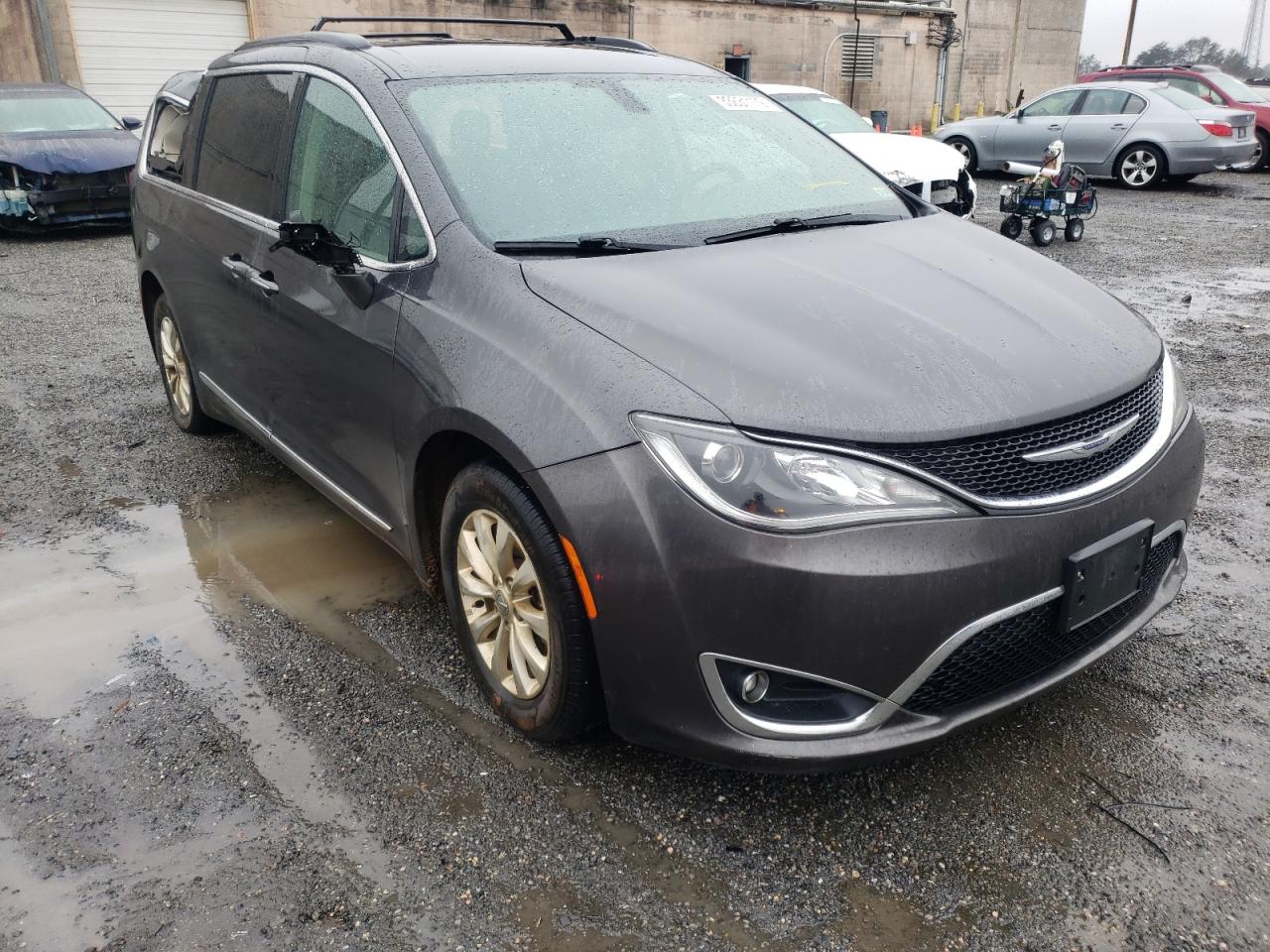 CHRYSLER PACIFICA T 2017 with VIN 2C4RC1BG5HR524163 - Photo from auction