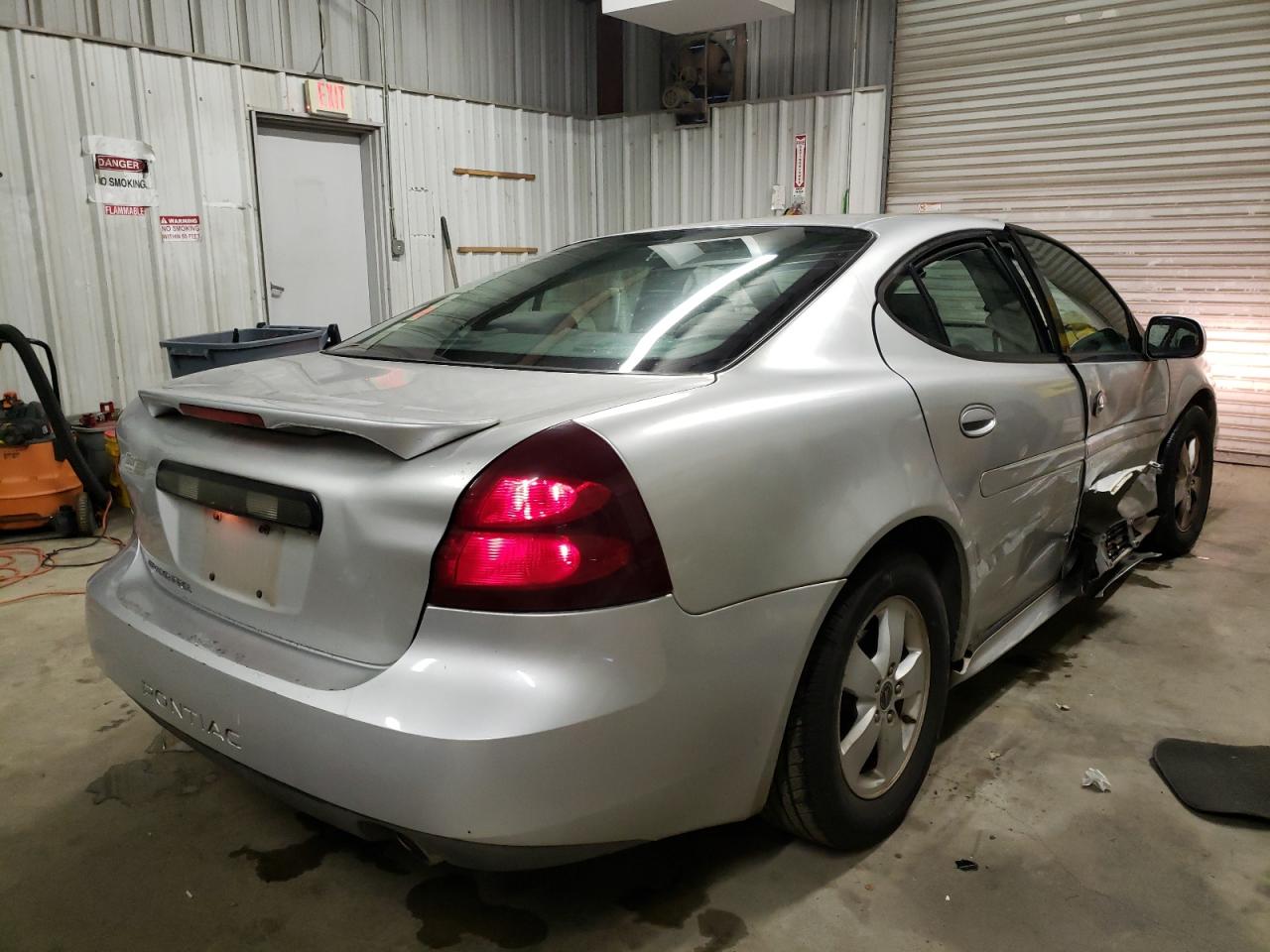 Photo 4 from auction – 2005 PONTIAC GRAND PRIX with VIN 2G2WP522951339227