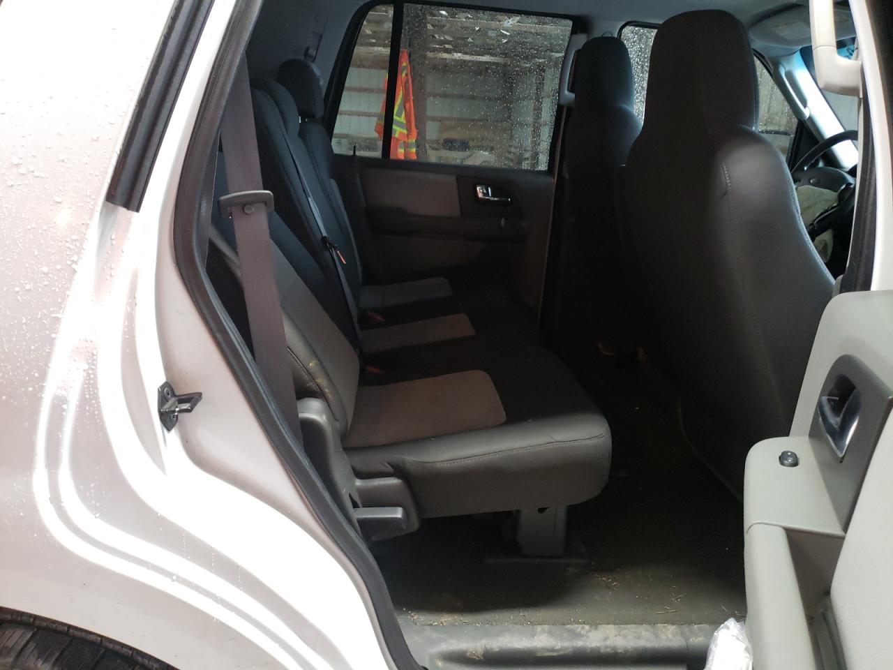 Photo 6 from auction – 2006 FORD EXPEDITION with VIN 1FMPU16506LA97103