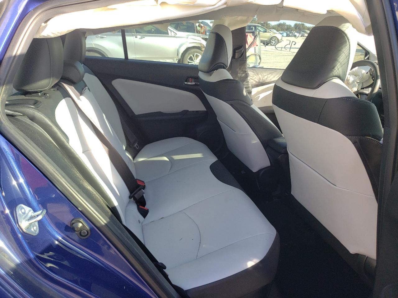 Photo 6 from auction – 2016 TOYOTA PRIUS with VIN JTDKARFU0G3526920