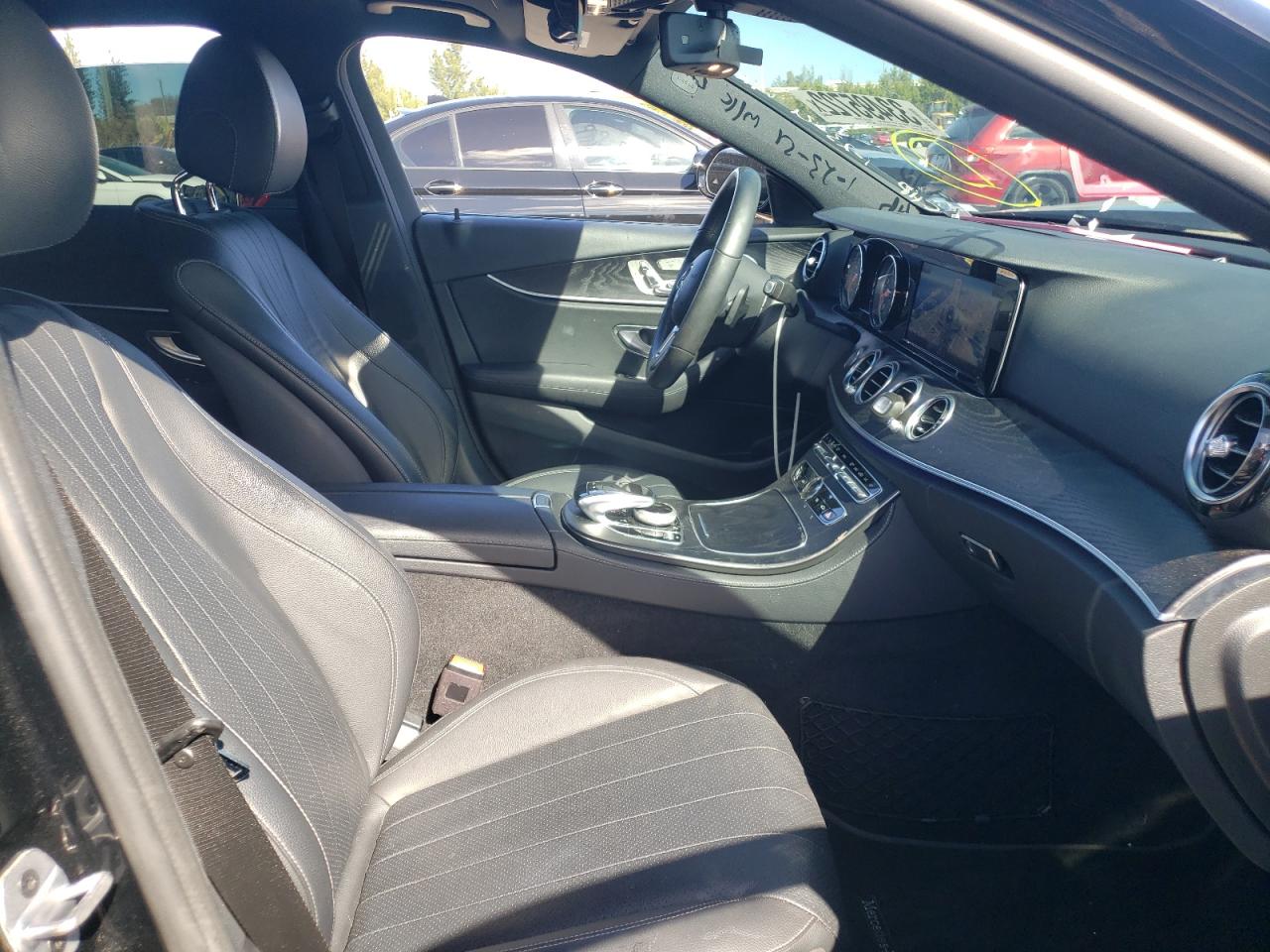 Photo 5 from auction – 2019 MERCEDES-BENZ E 300 with VIN WDDZF4JB9KA567341