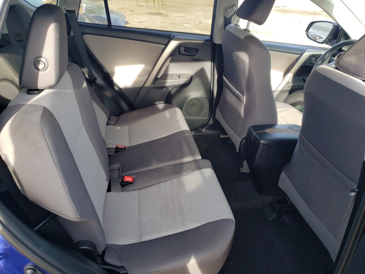 Photo 6 from auction – 2015 TOYOTA RAV4 LE with VIN 2T3BFREV6FW368378