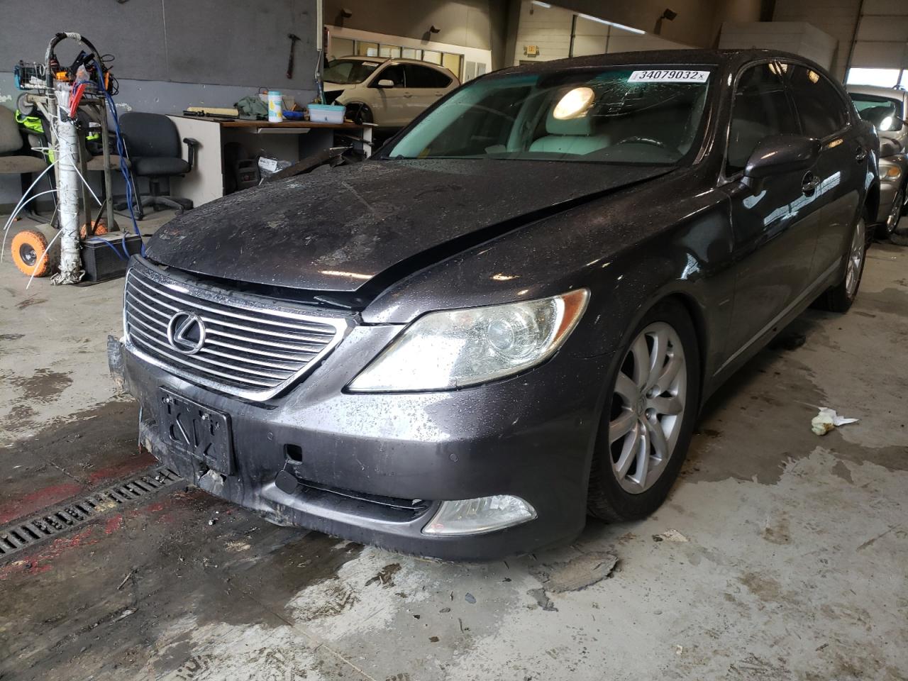 Photo 2 from auction – 2008 LEXUS LS 460L with VIN JTHGL46F085028578