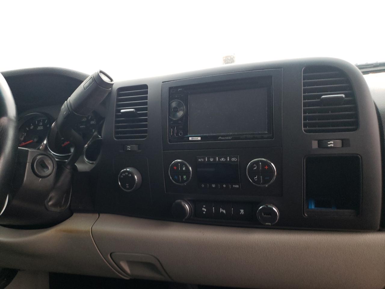 Photo 9 from auction – 2011 CHEVROLET SILVERADO with VIN 3GCPKSE33BG339356