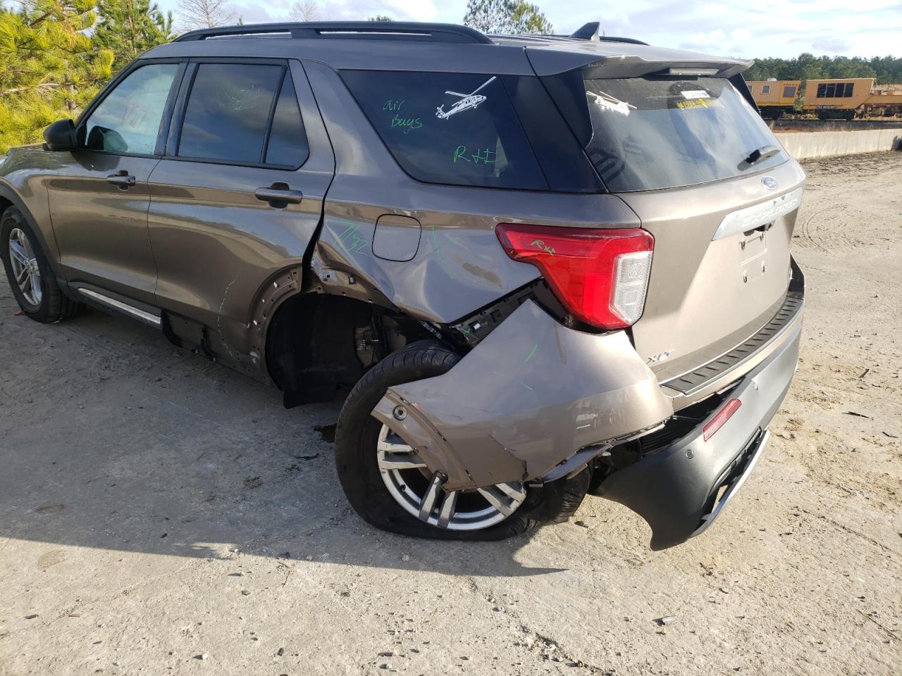 Photo 9 from auction – 2021 FORD EXPLORER X with VIN 1FMSK8DH1MGA53848